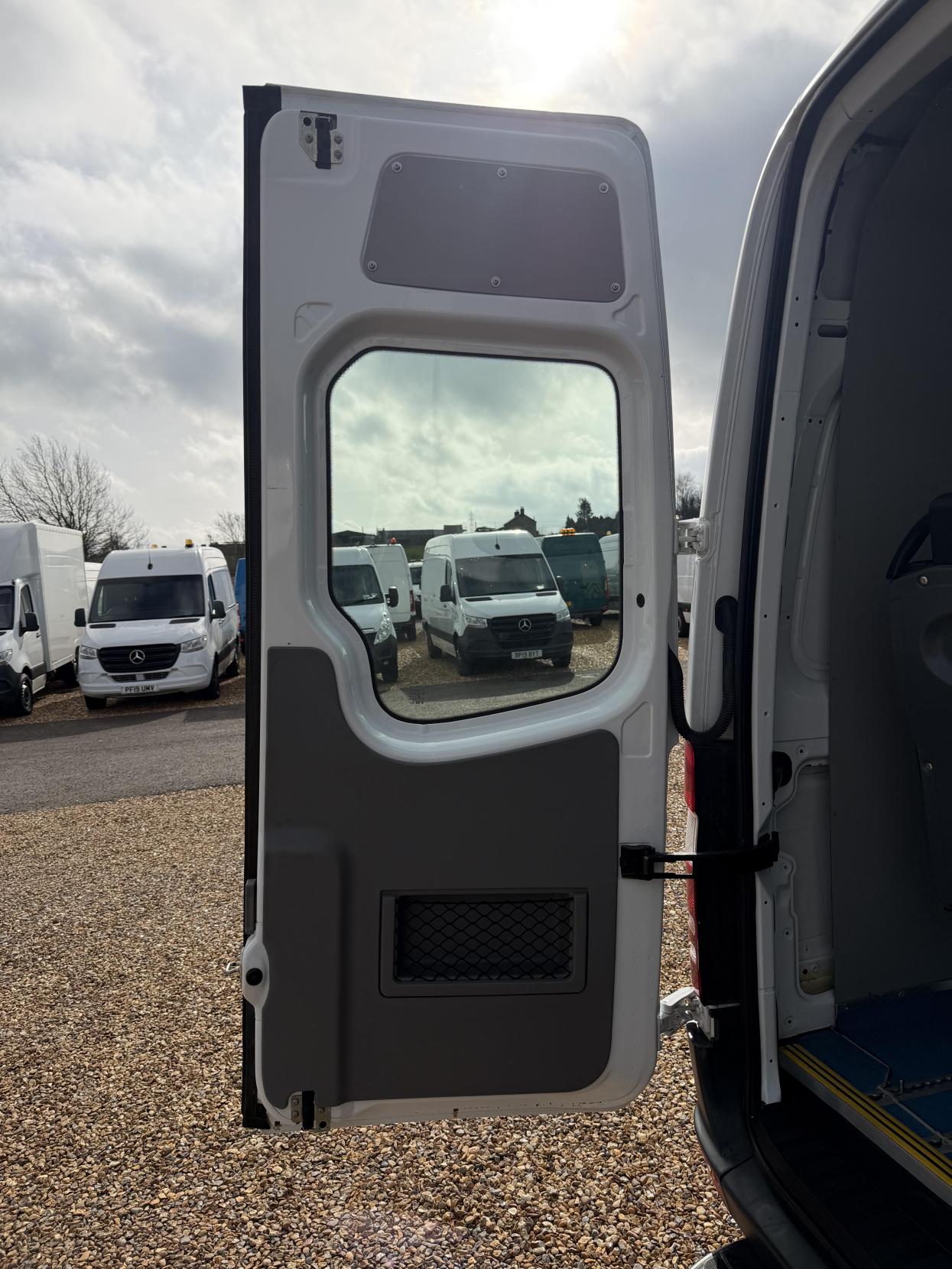 Mercedes-Benz Sprinter 2.1 313 CDi Panel Van 4dr Diesel Manual RWD L2 (129 bhp)