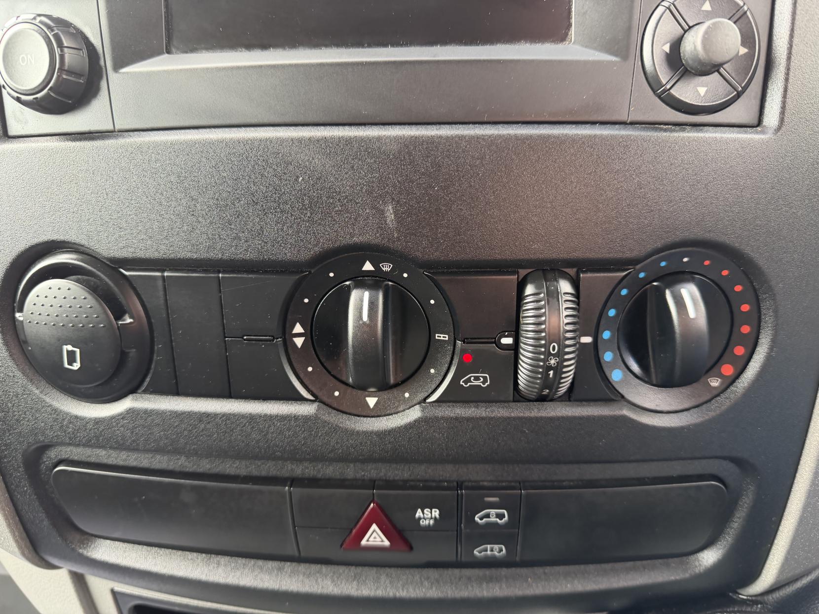 Mercedes-Benz Sprinter 2.1 313 CDi Panel Van 4dr Diesel Manual RWD L2 (129 bhp)