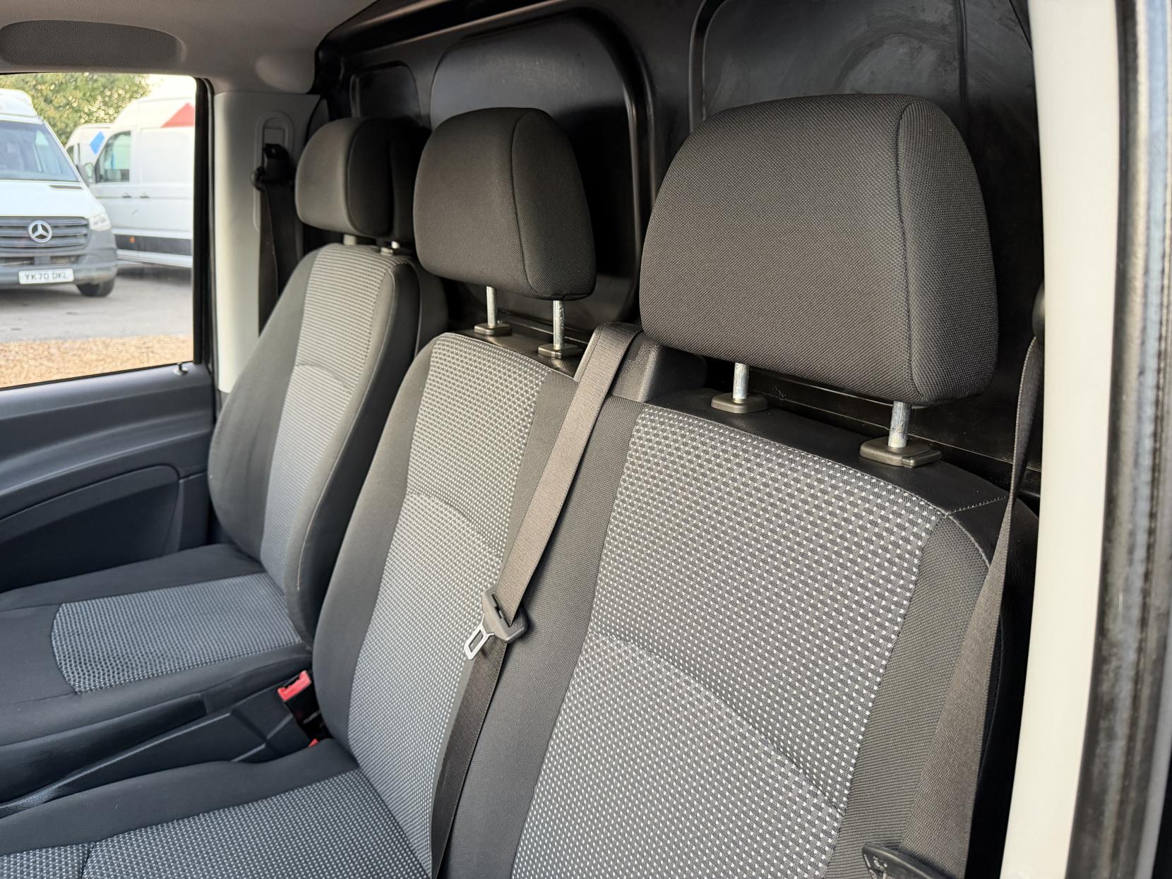 2015 Mercedes-Benz Vito 2.1 113 CDi Panel Van 5dr Diesel Manual L1 (198 g/km, 136 bhp) - Thumbnail 24