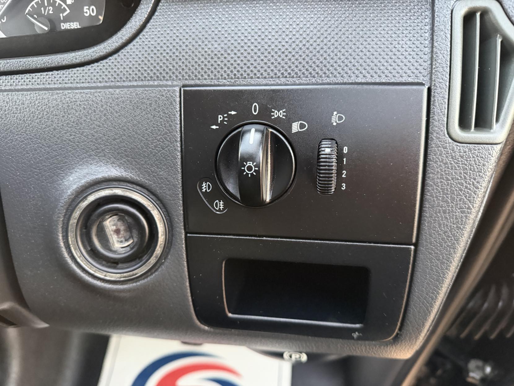 2015 Mercedes-Benz Vito 2.1 113 CDi Panel Van 5dr Diesel Manual L1 (198 g/km, 136 bhp) - Thumbnail 11