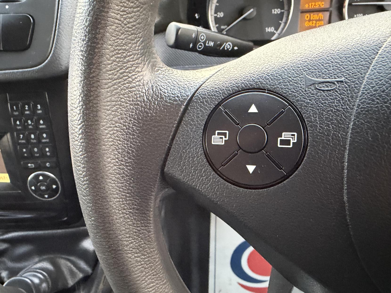 2015 Mercedes-Benz Vito 2.1 113 CDi Panel Van 5dr Diesel Manual L1 (198 g/km, 136 bhp) - Thumbnail 19