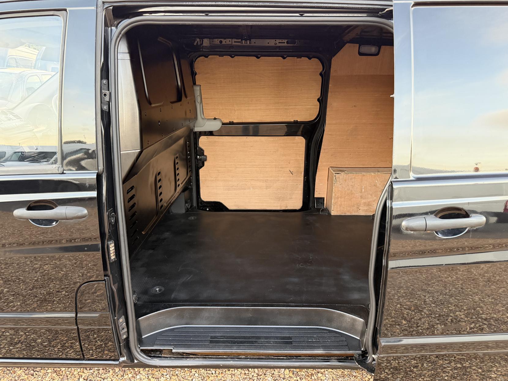 2015 Mercedes-Benz Vito 2.1 113 CDi Panel Van 5dr Diesel Manual L1 (198 g/km, 136 bhp) - Thumbnail 25
