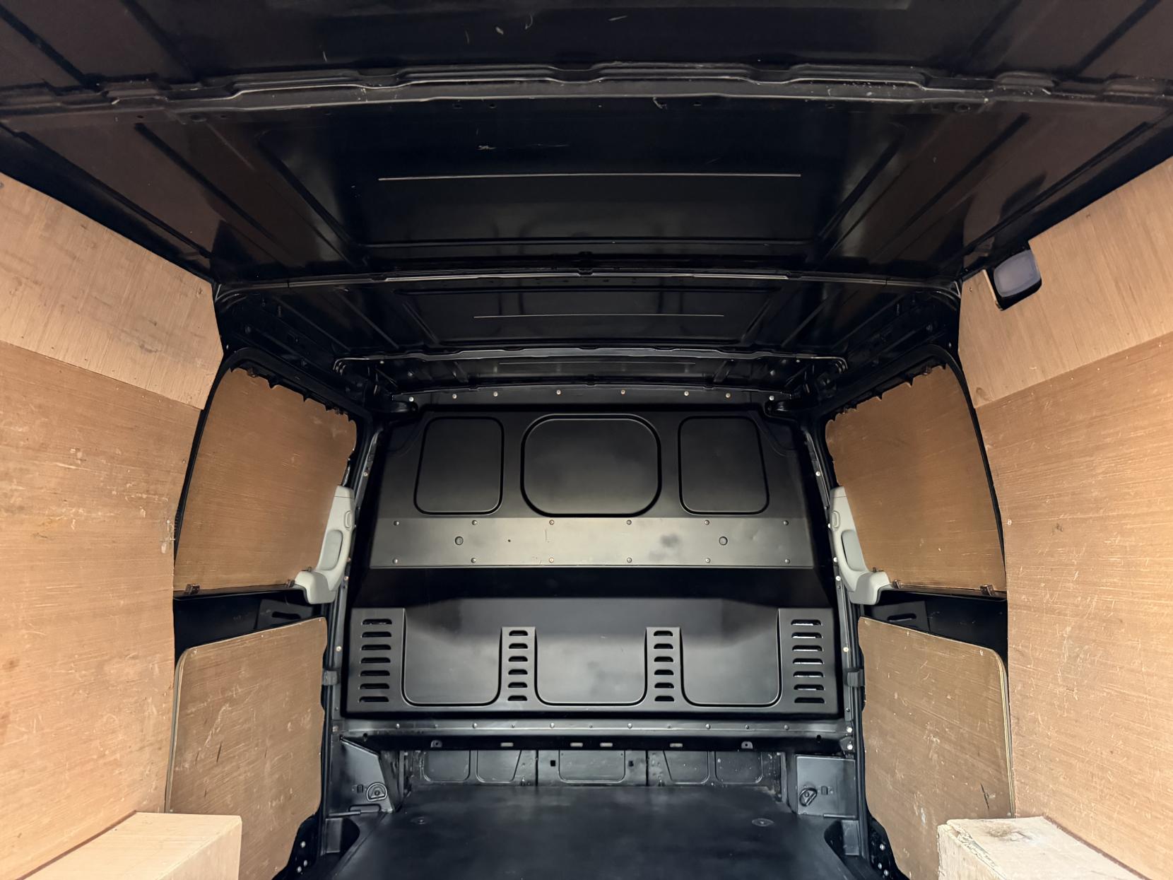 2015 Mercedes-Benz Vito 2.1 113 CDi Panel Van 5dr Diesel Manual L1 (198 g/km, 136 bhp) - Thumbnail 38