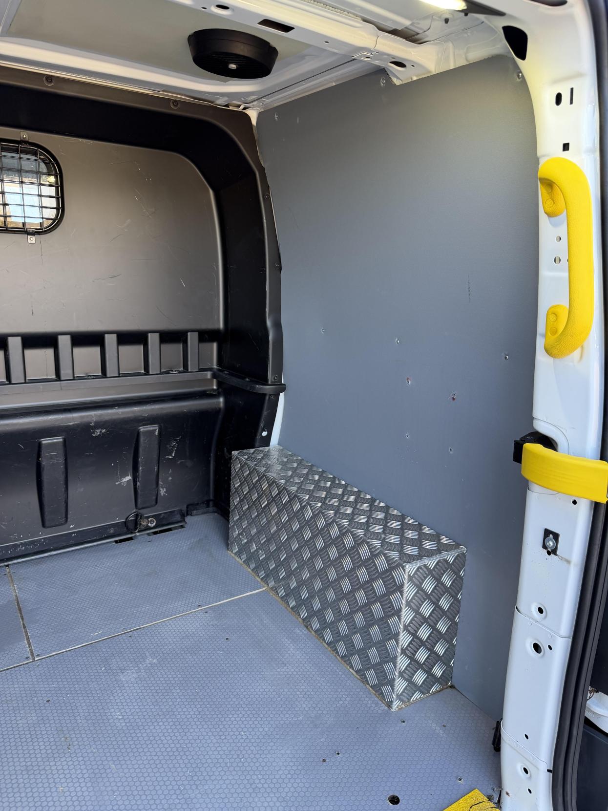 Ford Transit Custom 2.0 TDCi 310 Panel Van 5dr Diesel Manual L2 H1 (167 g/km, 104 bhp)