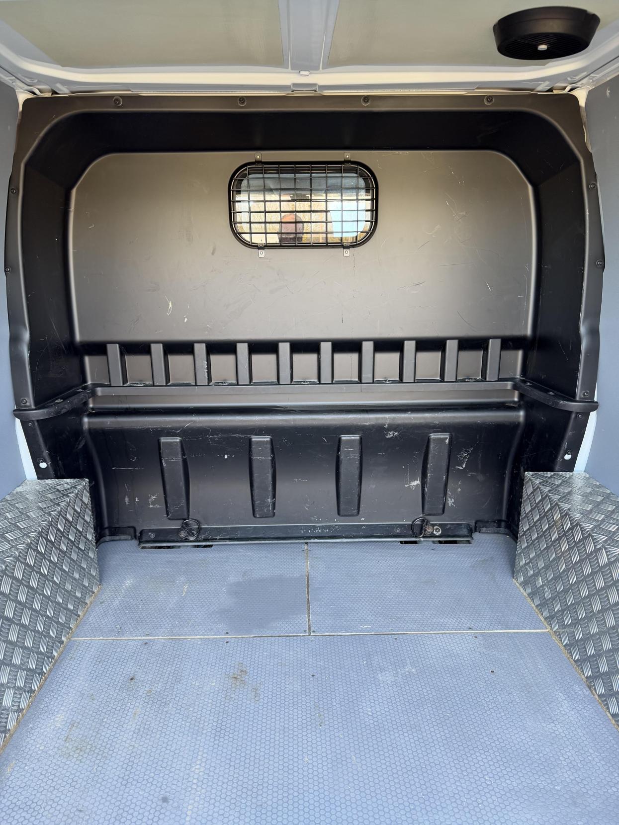 Ford Transit Custom 2.0 TDCi 310 Panel Van 5dr Diesel Manual L2 H1 (167 g/km, 104 bhp)