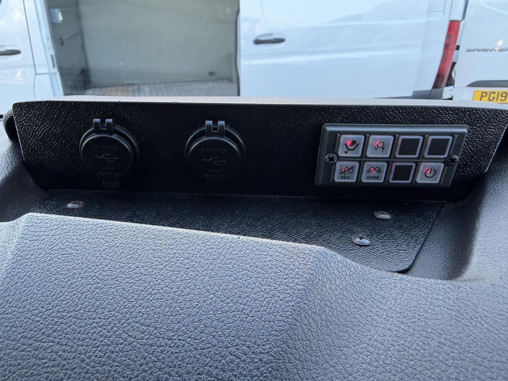 Ford Transit Custom 2.0 TDCi 310 Panel Van 5dr Diesel Manual L2 H1 (167 g/km, 104 bhp)