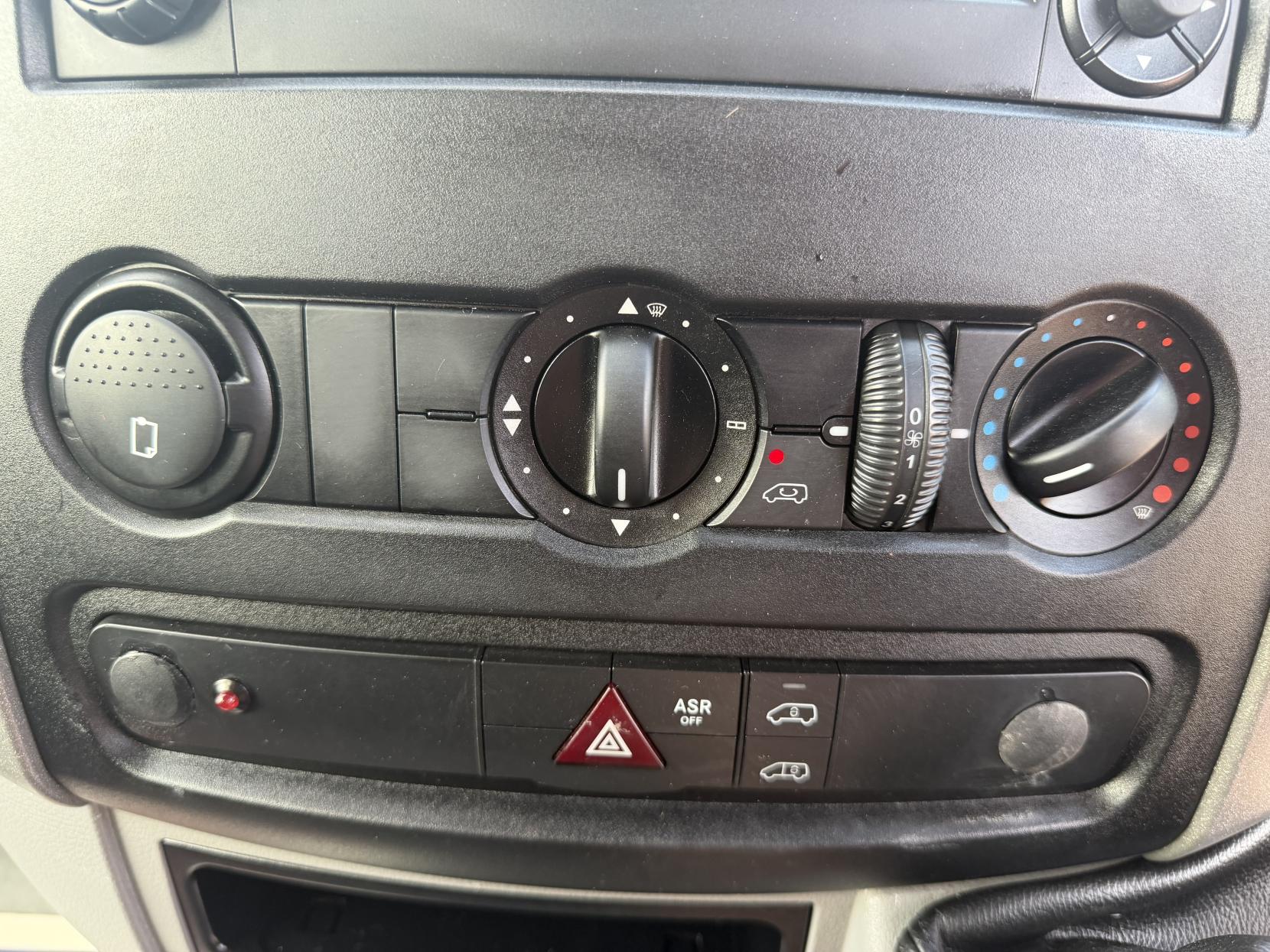 2014 Mercedes-Benz Sprinter 2.1 313 CDi Panel Van 4dr Diesel Manual RWD L2 (129 bhp) - Thumbnail 27