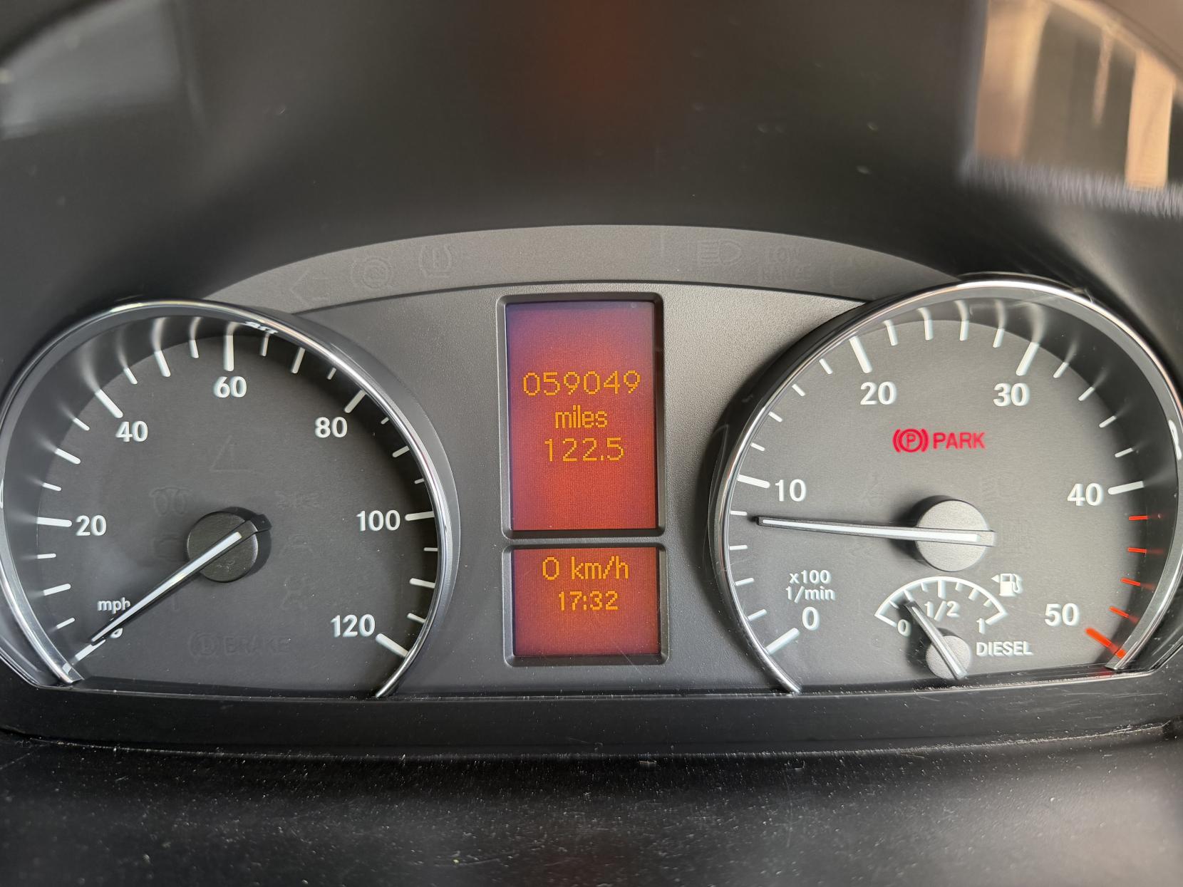 2014 Mercedes-Benz Sprinter 2.1 313 CDi Panel Van 4dr Diesel Manual RWD L2 (129 bhp) - Thumbnail 22