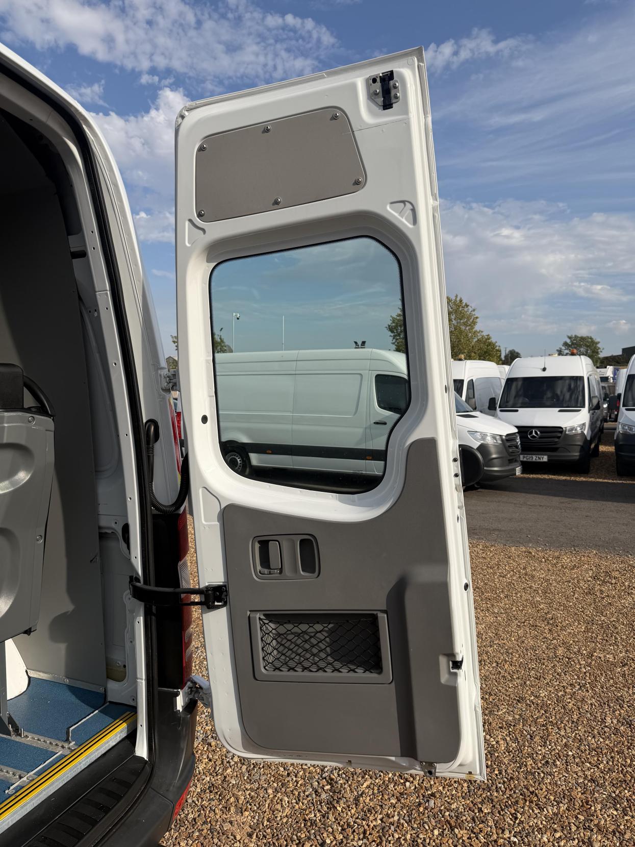 2014 Mercedes-Benz Sprinter 2.1 313 CDi Panel Van 4dr Diesel Manual RWD L2 (129 bhp) - Thumbnail 54