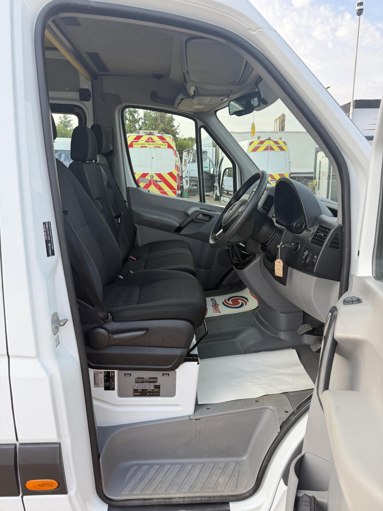 2014 Mercedes-Benz Sprinter 2.1 313 CDi Panel Van 4dr Diesel Manual RWD L2 (129 bhp) - Thumbnail 13