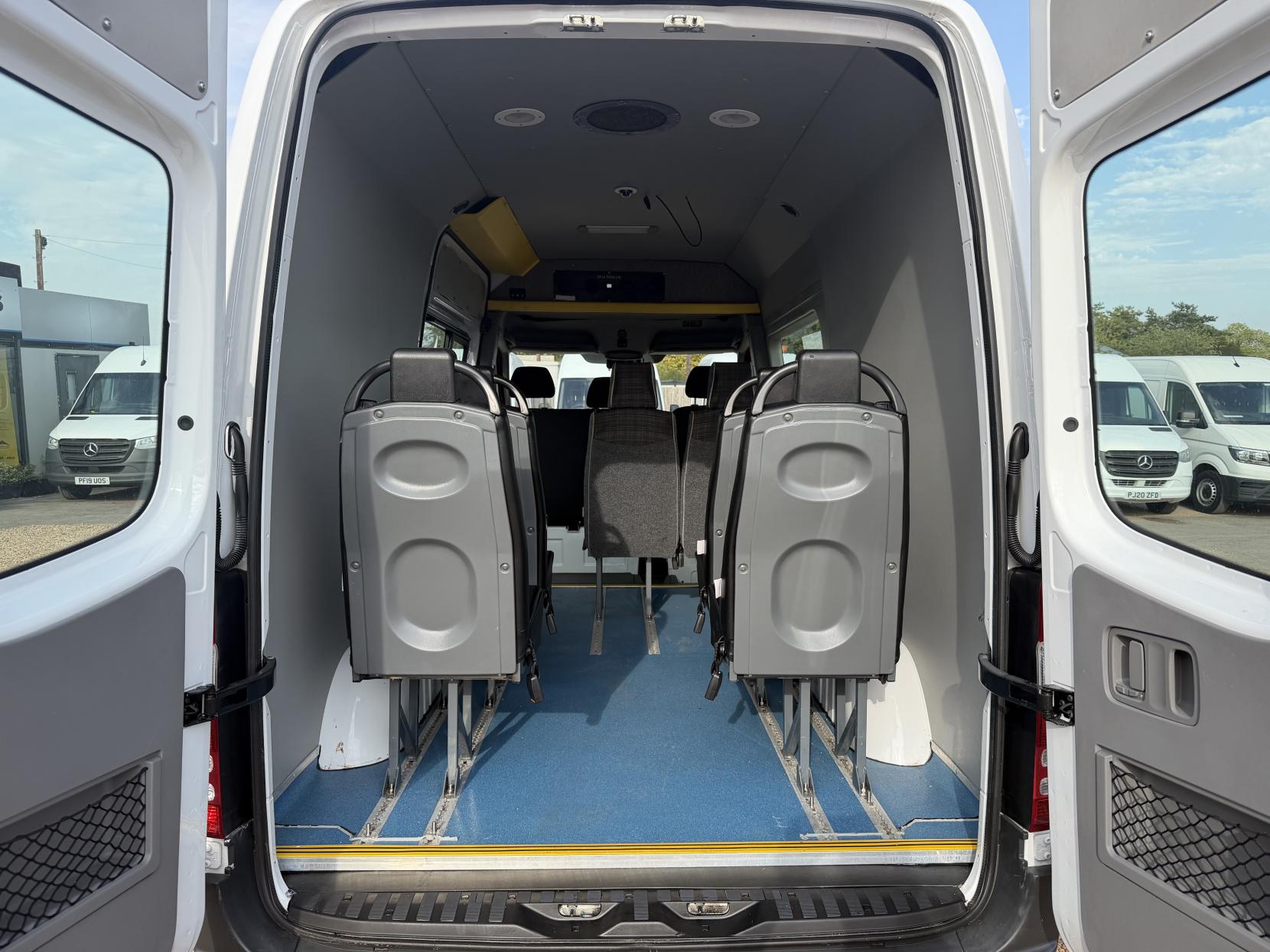 2014 Mercedes-Benz Sprinter 2.1 313 CDi Panel Van 4dr Diesel Manual RWD L2 (129 bhp) - Thumbnail 3