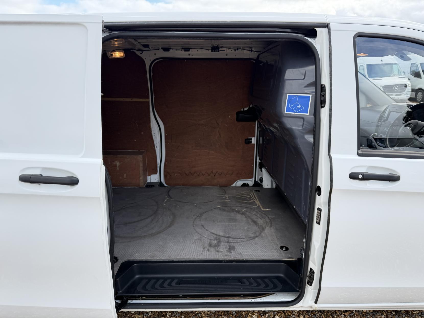 Mercedes-Benz Vito 2.1 114 CDI BlueTEC Panel Van 6dr Diesel Manual RWD L2 Euro 6 (136 ps)