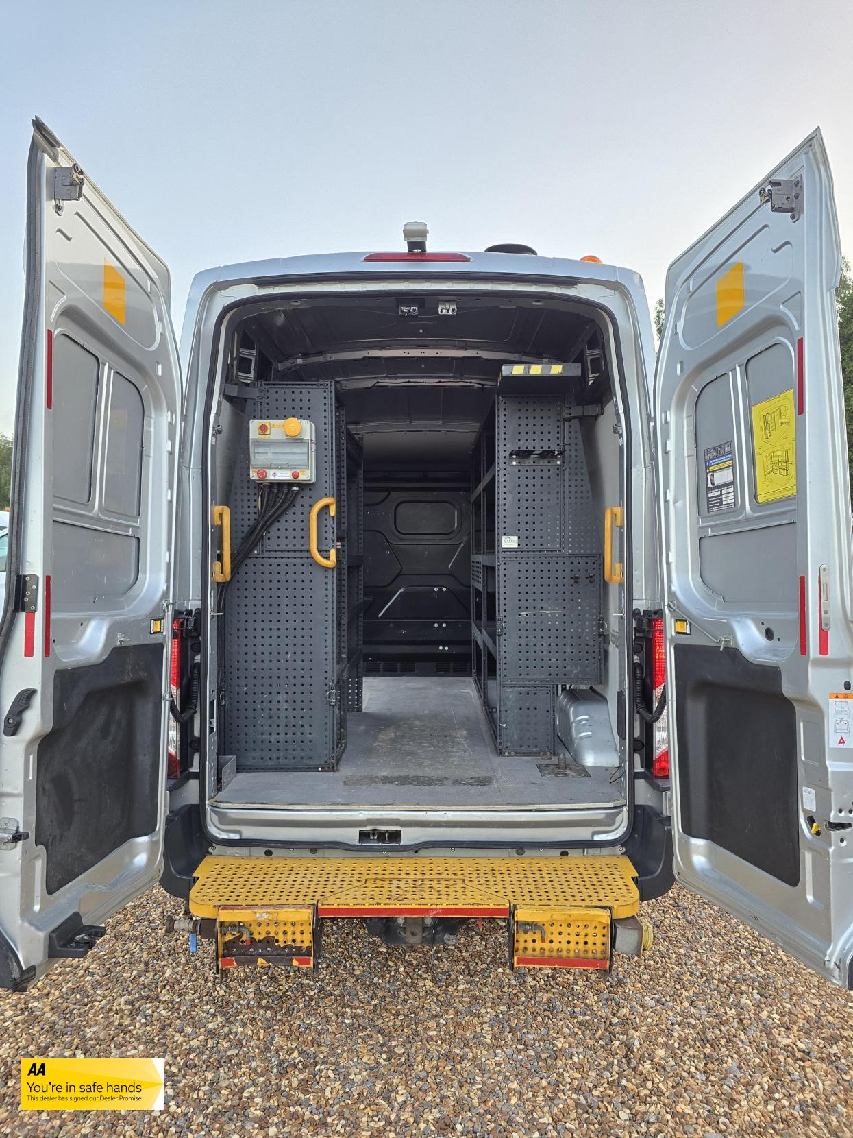Ford Transit 2.2 TDCi 350 Panel Van 5dr Diesel Manual RWD L2 H3 Euro 5 (155 ps)