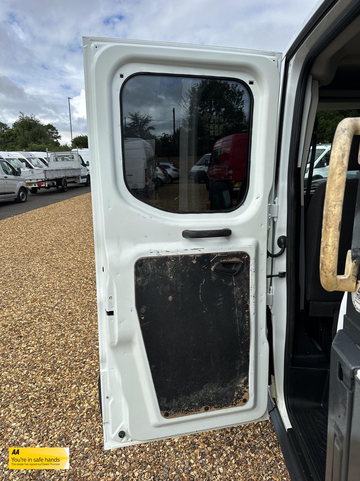 Ford Transit 2.0 350 EcoBlue Chassis Double Cab 4dr Diesel Manual RWD L3 H1 Euro 6 (DRW) (130 ps)