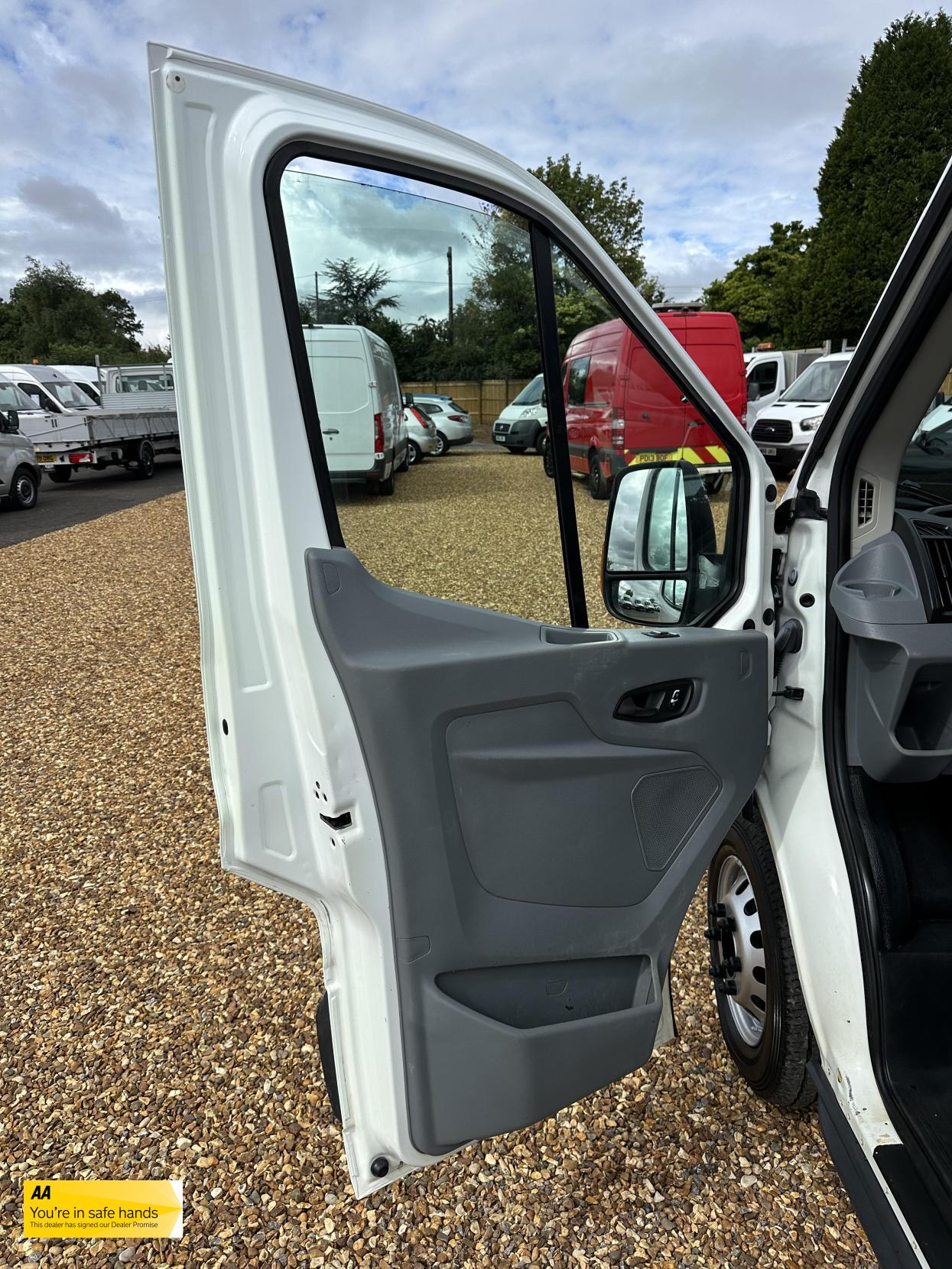 Ford Transit 2.0 350 EcoBlue Chassis Double Cab 4dr Diesel Manual RWD L3 H1 Euro 6 (DRW) (130 ps)