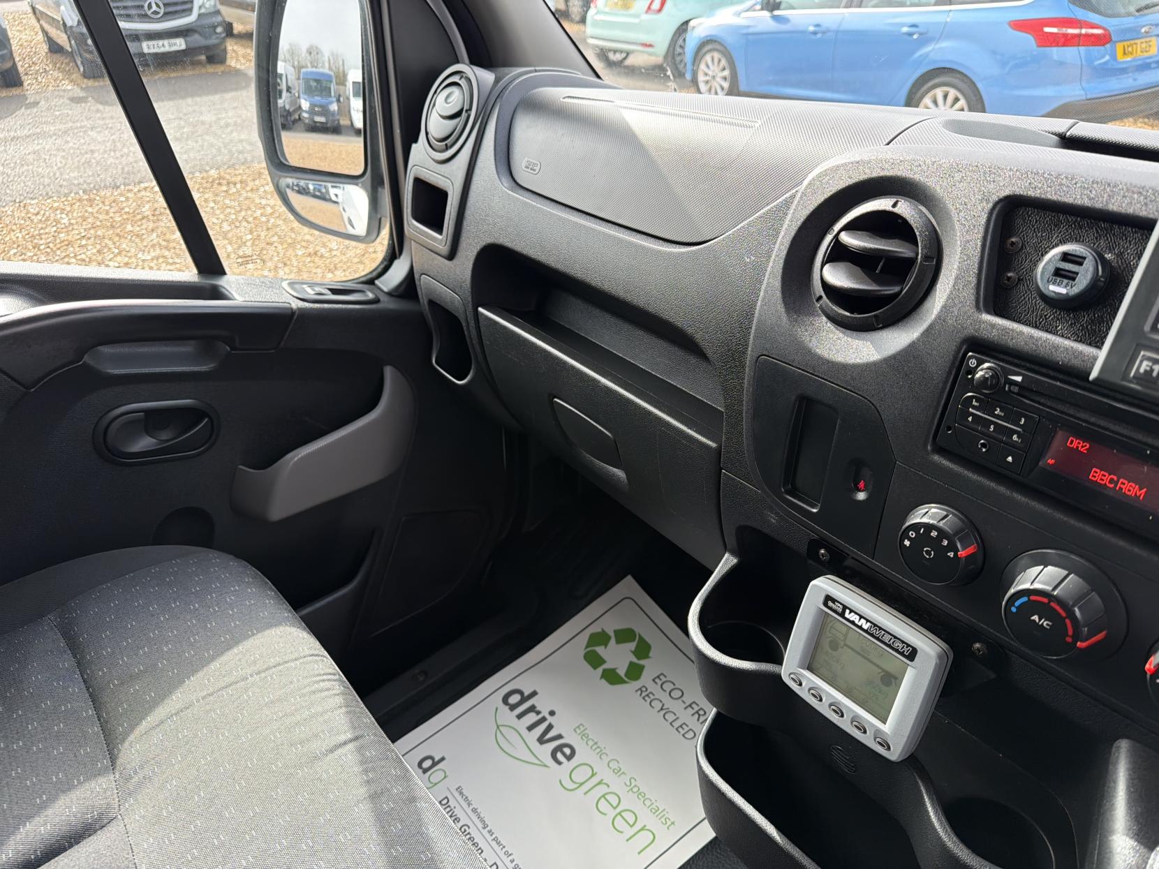 Vauxhall Movano 2.3 CDTi 3500 Panel Van 5dr Diesel Manual FWD L2 H2 Euro 6 (130 ps)