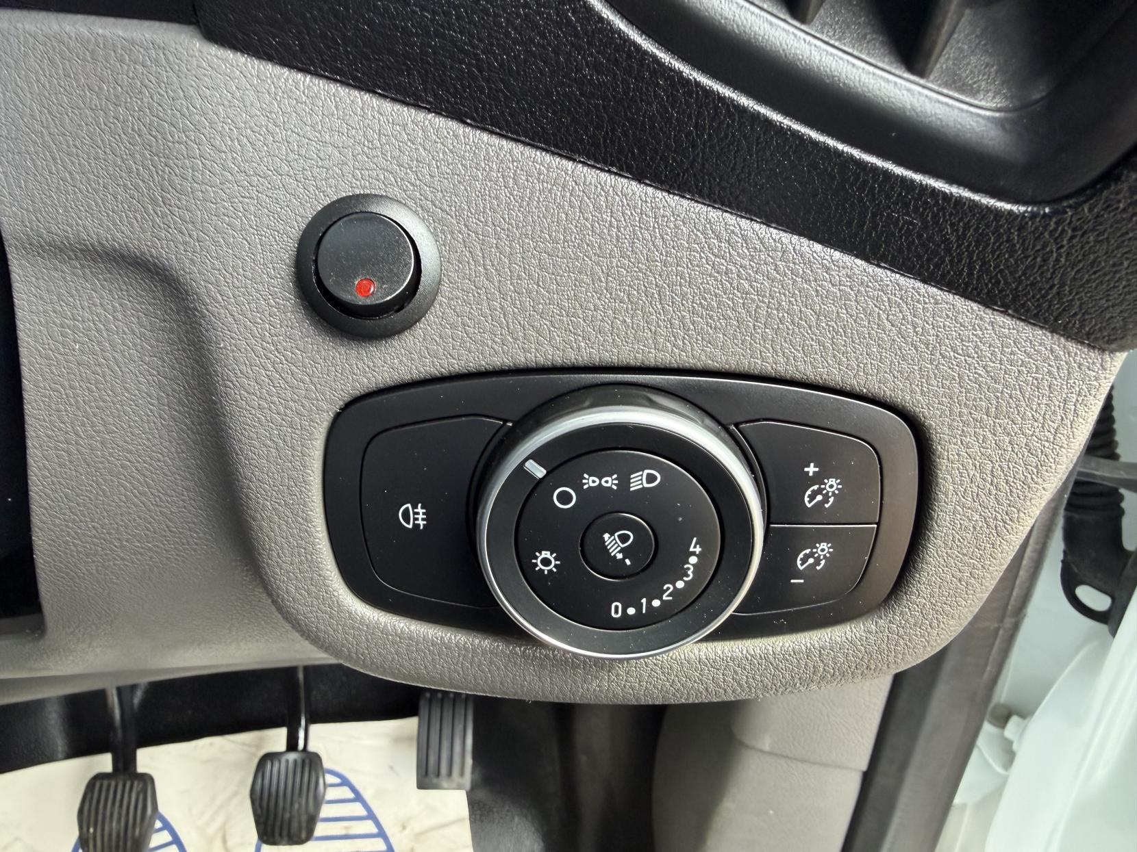 2019 Ford Transit Connect 1.5 220 EcoBlue Leader Panel Van 5dr Diesel Manual L1 Euro 6 (s/s) (100 ps) - Thumbnail 28