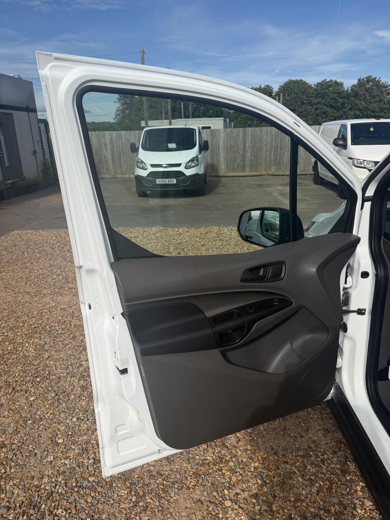 2019 Ford Transit Connect 1.5 220 EcoBlue Leader Panel Van 5dr Diesel Manual L1 Euro 6 (s/s) (100 ps) - Thumbnail 17