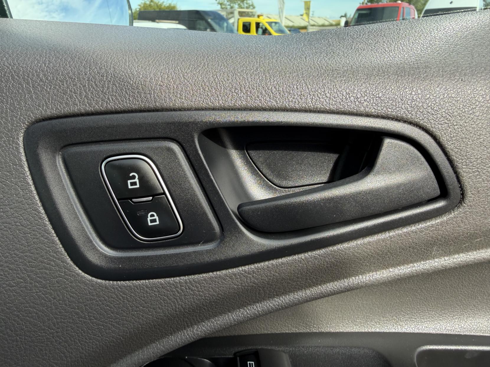 2019 Ford Transit Connect 1.5 220 EcoBlue Leader Panel Van 5dr Diesel Manual L1 Euro 6 (s/s) (100 ps) - Thumbnail 32