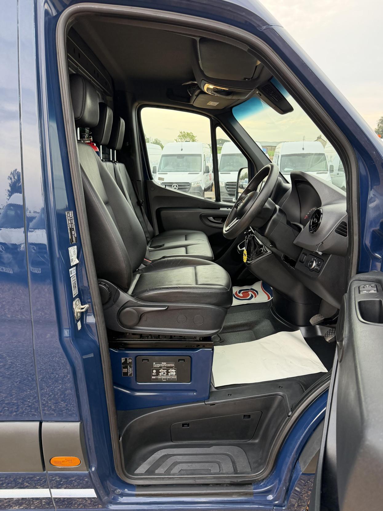 2019 Mercedes-Benz Sprinter 2.1 314 CDI Panel Van 5dr Diesel Manual RWD L2 H2 Euro 6 (s/s) (143 ps) - Thumbnail 14