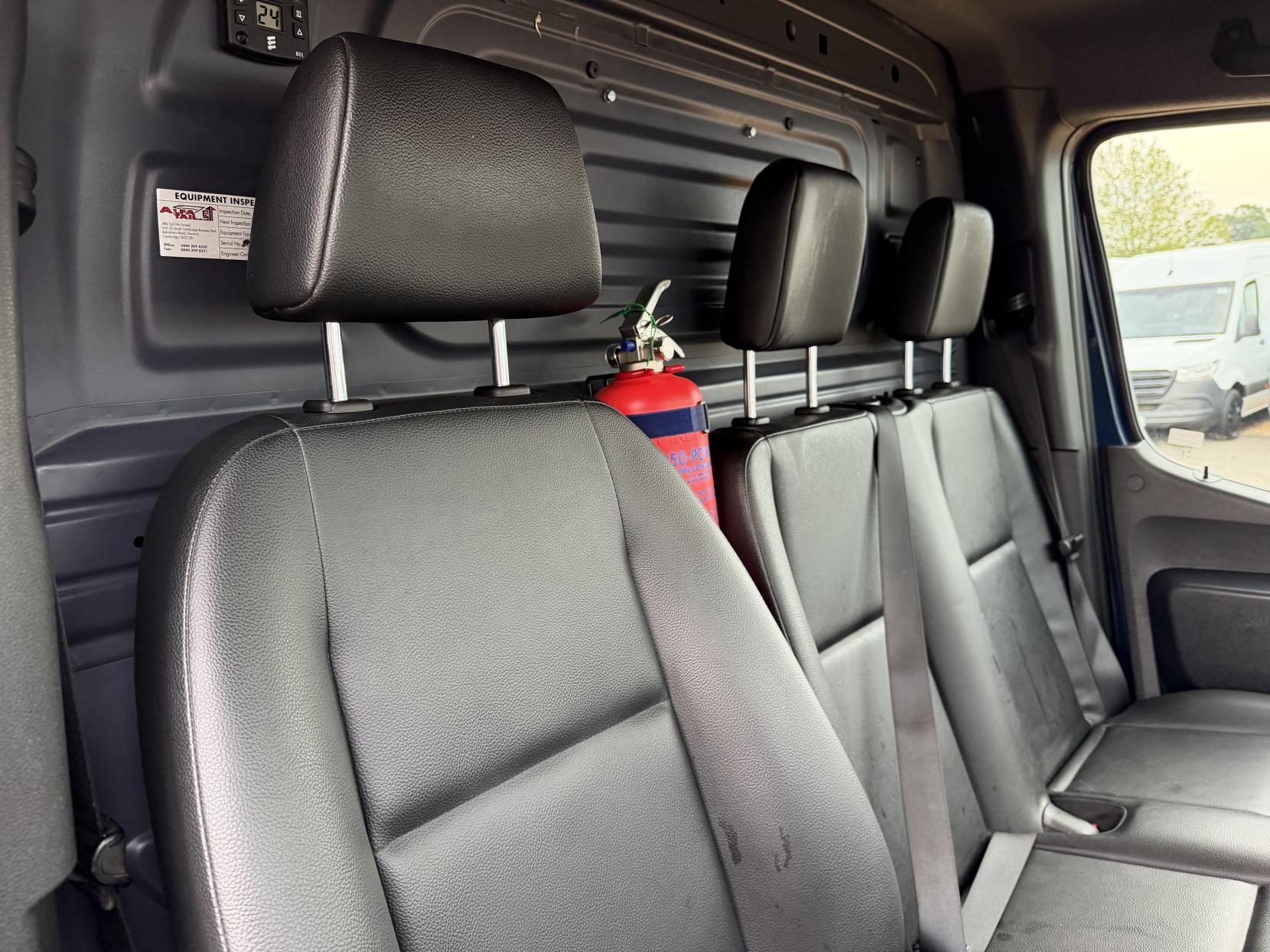 2019 Mercedes-Benz Sprinter 2.1 314 CDI Panel Van 5dr Diesel Manual RWD L2 H2 Euro 6 (s/s) (143 ps) - Thumbnail 15