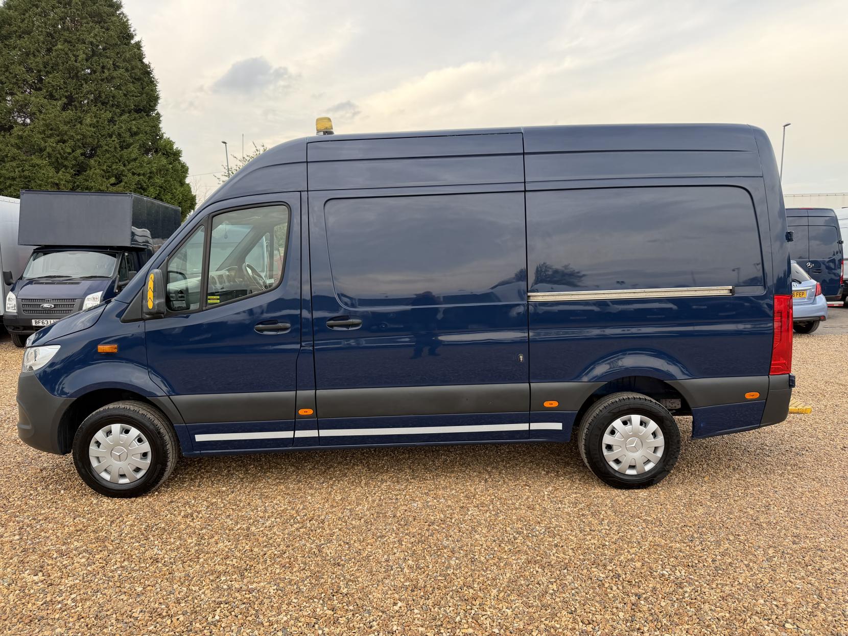 2019 Mercedes-Benz Sprinter 2.1 314 CDI Panel Van 5dr Diesel Manual RWD L2 H2 Euro 6 (s/s) (143 ps) - Thumbnail 8