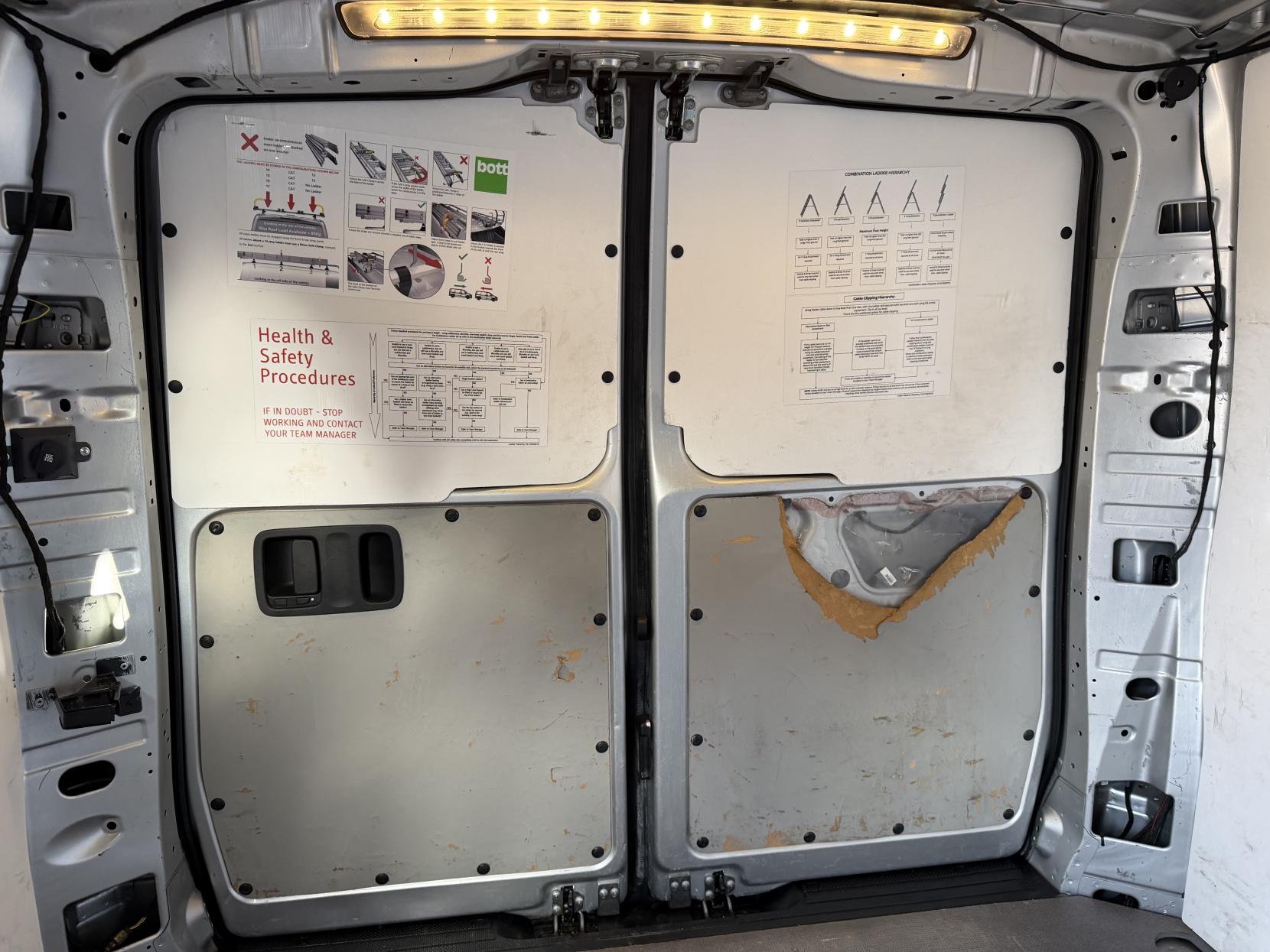 Mercedes-Benz Vito 1.6 111 CDI Panel Van 6dr Diesel Manual FWD L2 Euro 6 (114 ps)