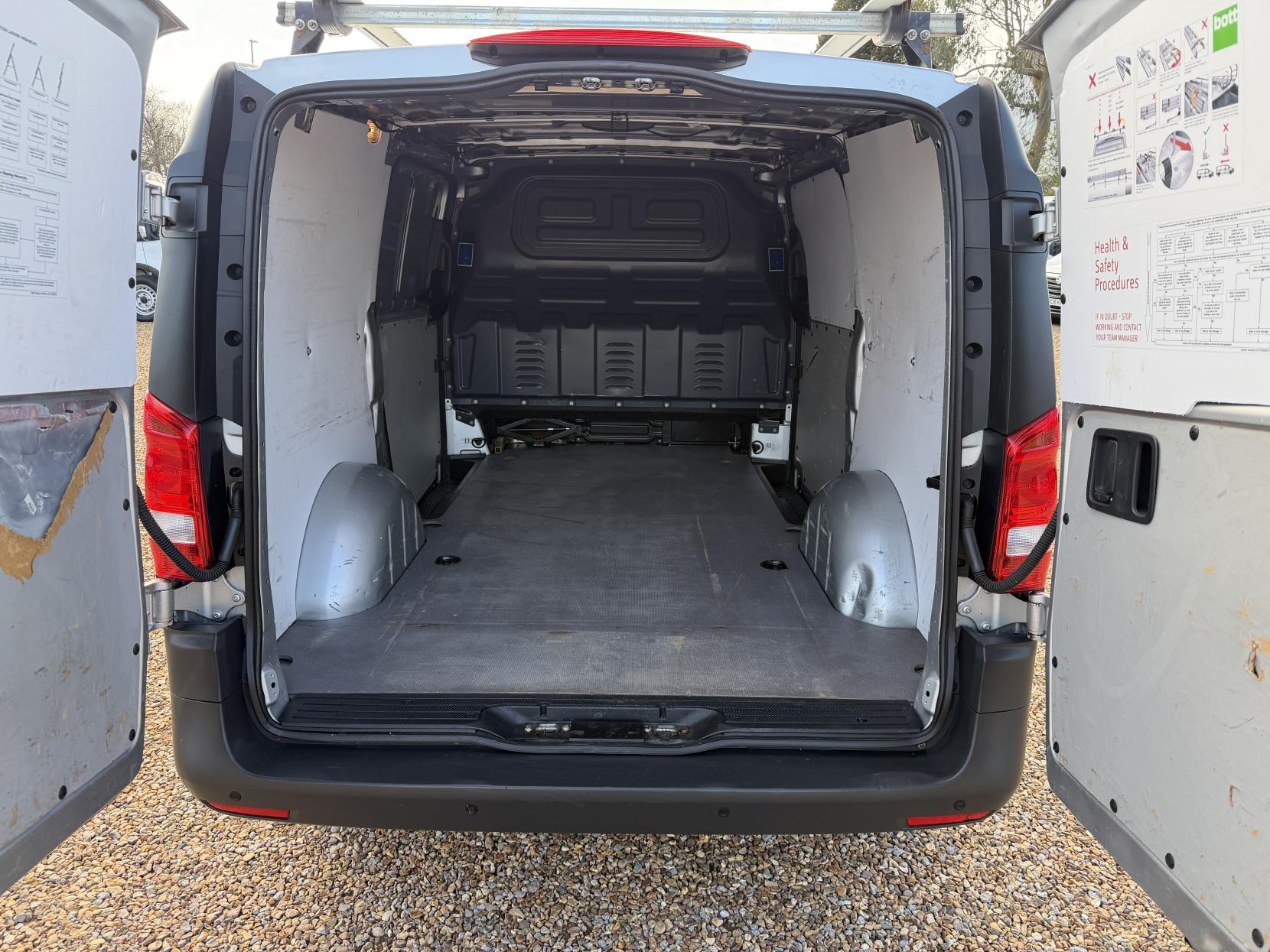 Mercedes-Benz Vito 1.6 111 CDI Panel Van 6dr Diesel Manual FWD L2 Euro 6 (114 ps)