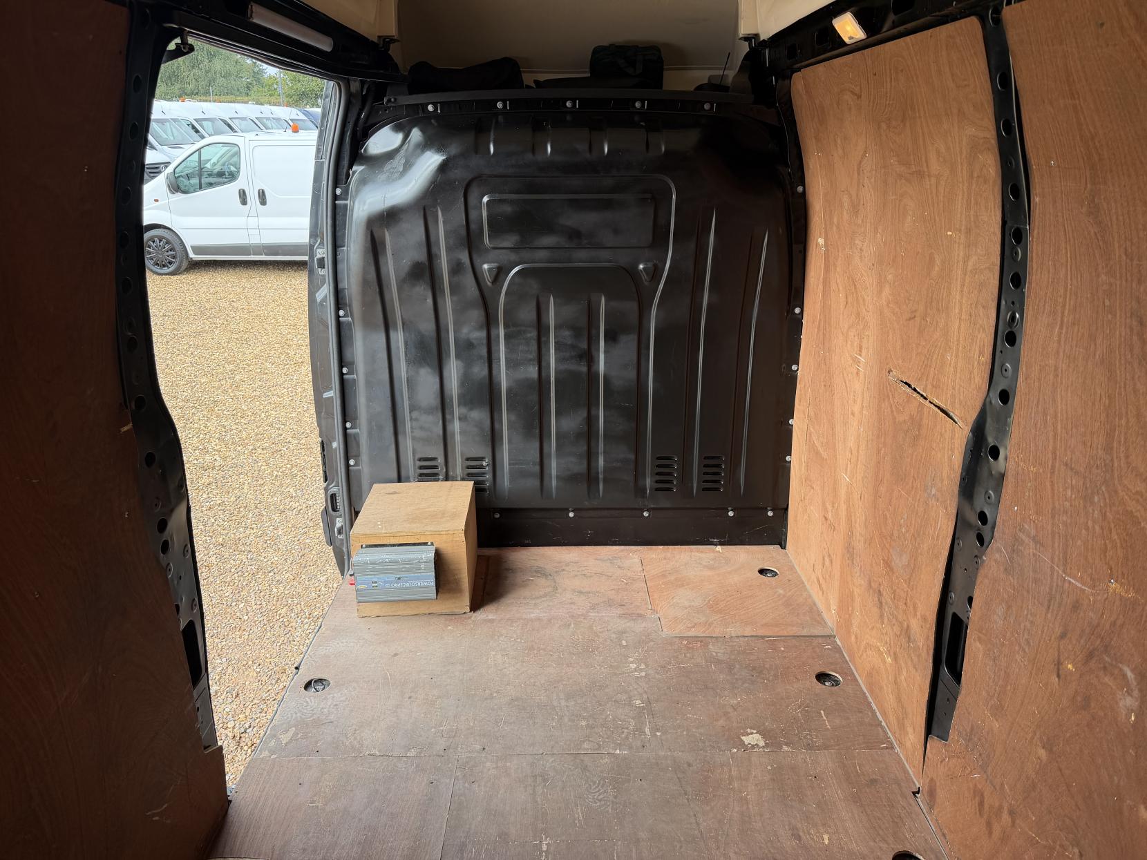 2017 Renault Master 2.3 dCi 35 Business Panel Van 5dr Diesel Manual FWD LWB High Roof Euro 6 (130 ps) - Thumbnail 33