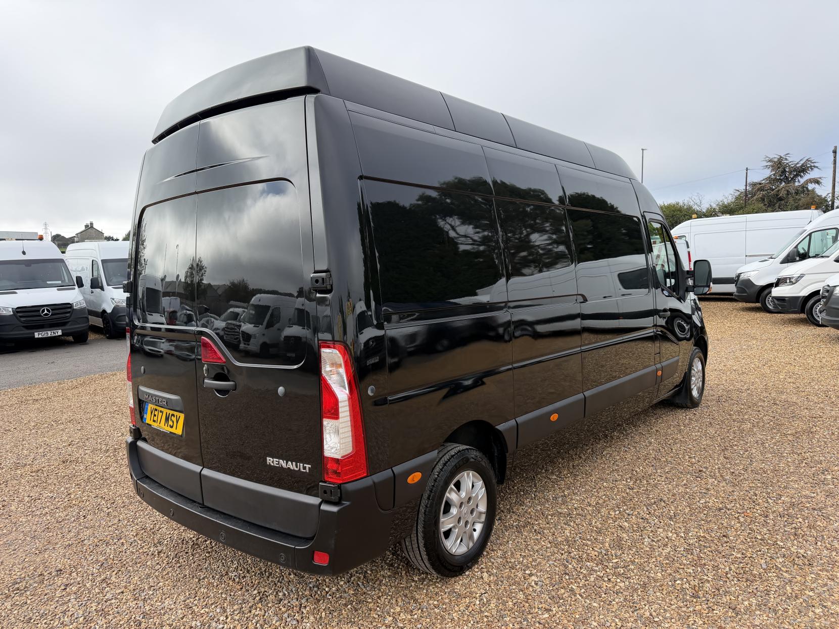 2017 Renault Master 2.3 dCi 35 Business Panel Van 5dr Diesel Manual FWD LWB High Roof Euro 6 (130 ps) - Thumbnail 8