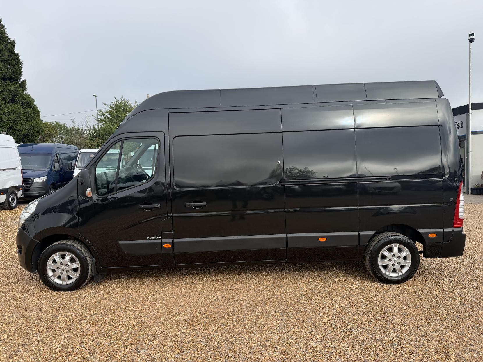 2017 Renault Master 2.3 dCi 35 Business Panel Van 5dr Diesel Manual FWD LWB High Roof Euro 6 (130 ps) - Thumbnail 5