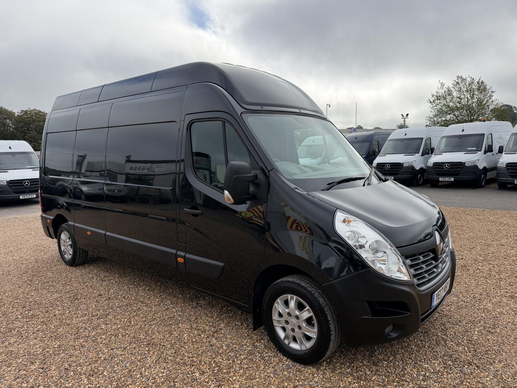 2017 Renault Master 2.3 dCi 35 Business Panel Van 5dr Diesel Manual FWD LWB High Roof Euro 6 (130 ps) - Thumbnail 14