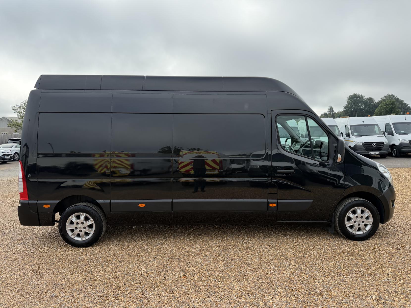 2017 Renault Master 2.3 dCi 35 Business Panel Van 5dr Diesel Manual FWD LWB High Roof Euro 6 (130 ps) - Thumbnail 7