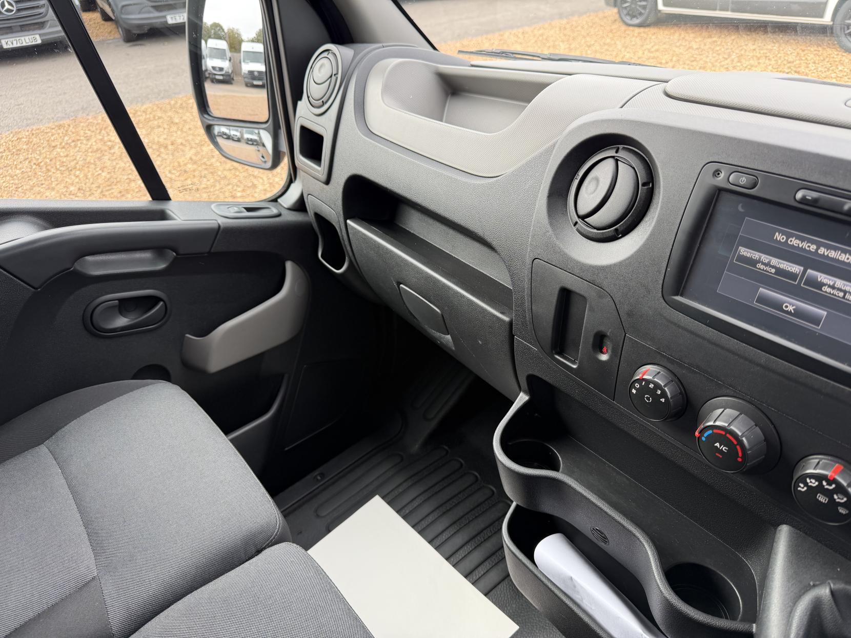 2017 Renault Master 2.3 dCi 35 Business Panel Van 5dr Diesel Manual FWD LWB High Roof Euro 6 (130 ps) - Thumbnail 27