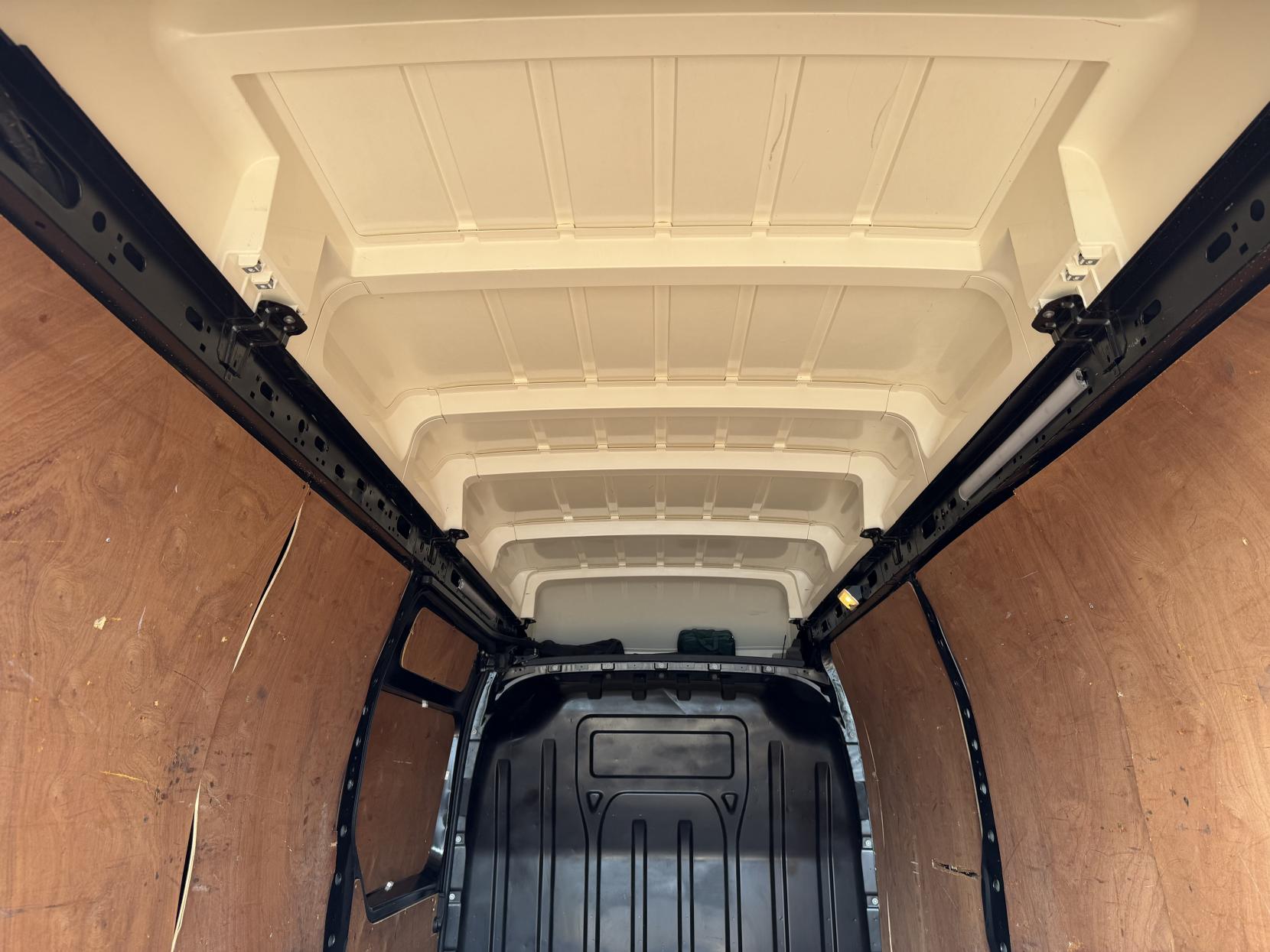 2017 Renault Master 2.3 dCi 35 Business Panel Van 5dr Diesel Manual FWD LWB High Roof Euro 6 (130 ps) - Thumbnail 40
