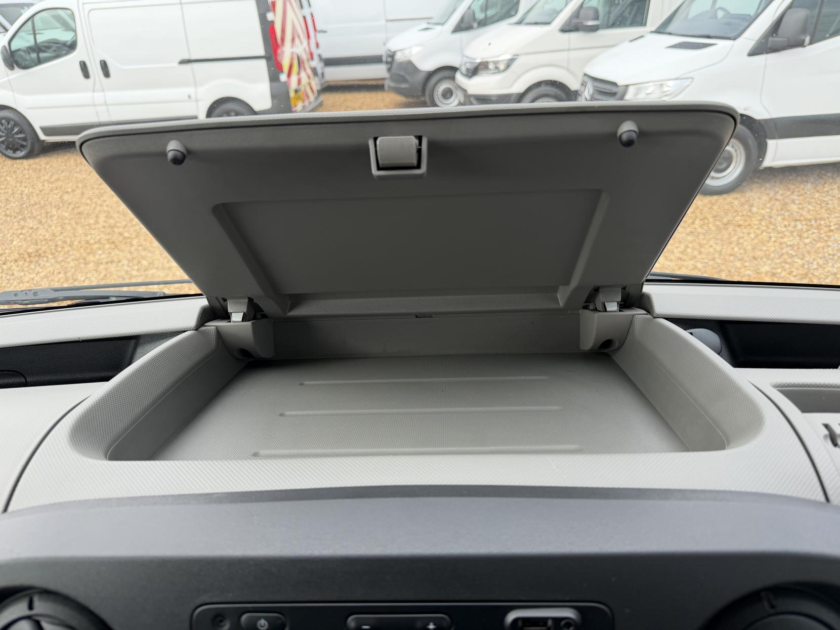 2017 Renault Master 2.3 dCi 35 Business Panel Van 5dr Diesel Manual FWD LWB High Roof Euro 6 (130 ps) - Thumbnail 20