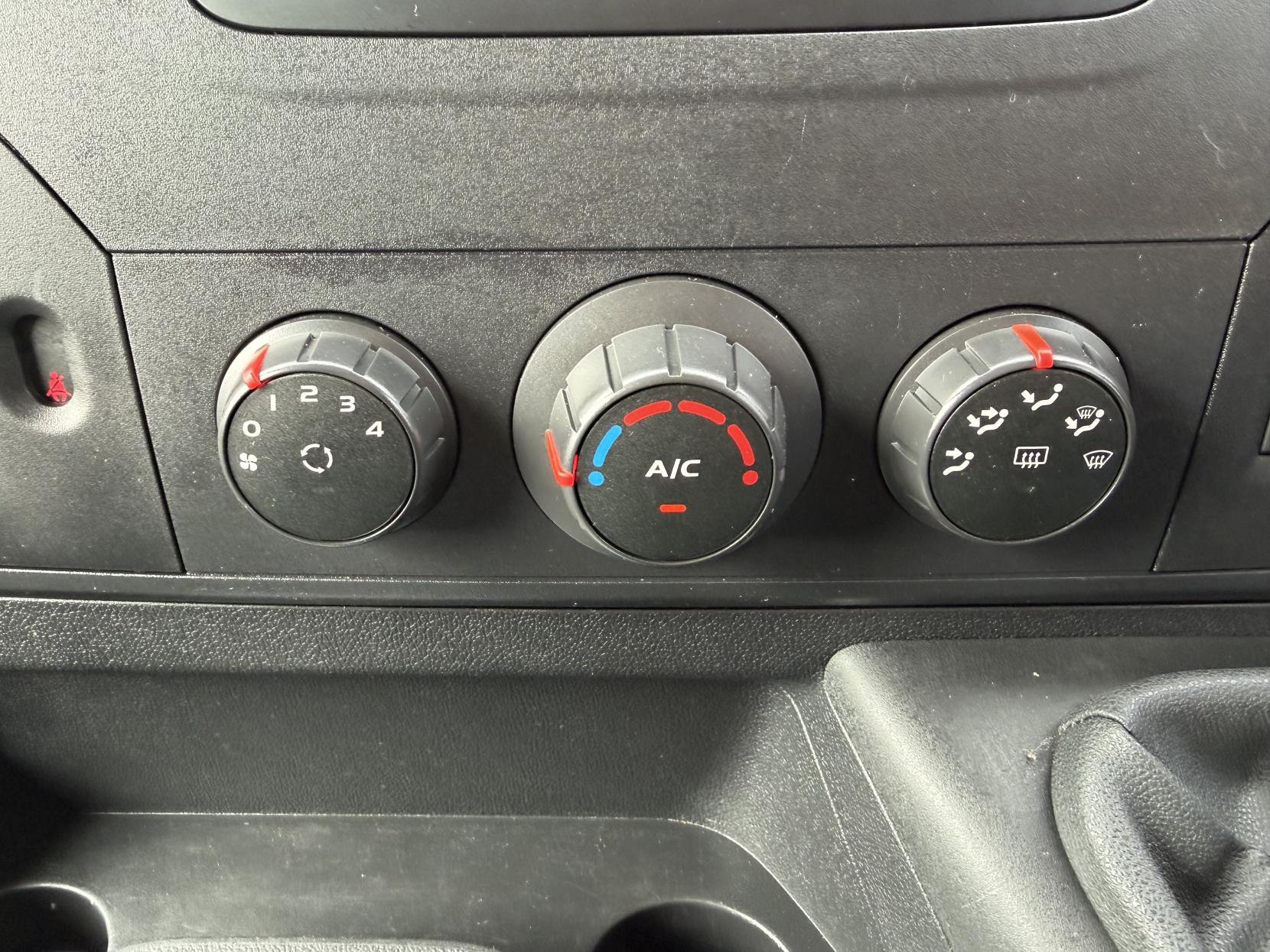 2017 Renault Master 2.3 dCi 35 Business Panel Van 5dr Diesel Manual FWD LWB High Roof Euro 6 (130 ps) - Thumbnail 21