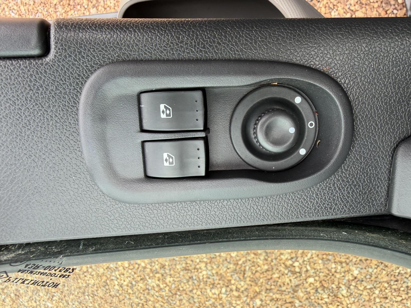 2017 Renault Master 2.3 dCi 35 Business Panel Van 5dr Diesel Manual FWD LWB High Roof Euro 6 (130 ps) - Thumbnail 10