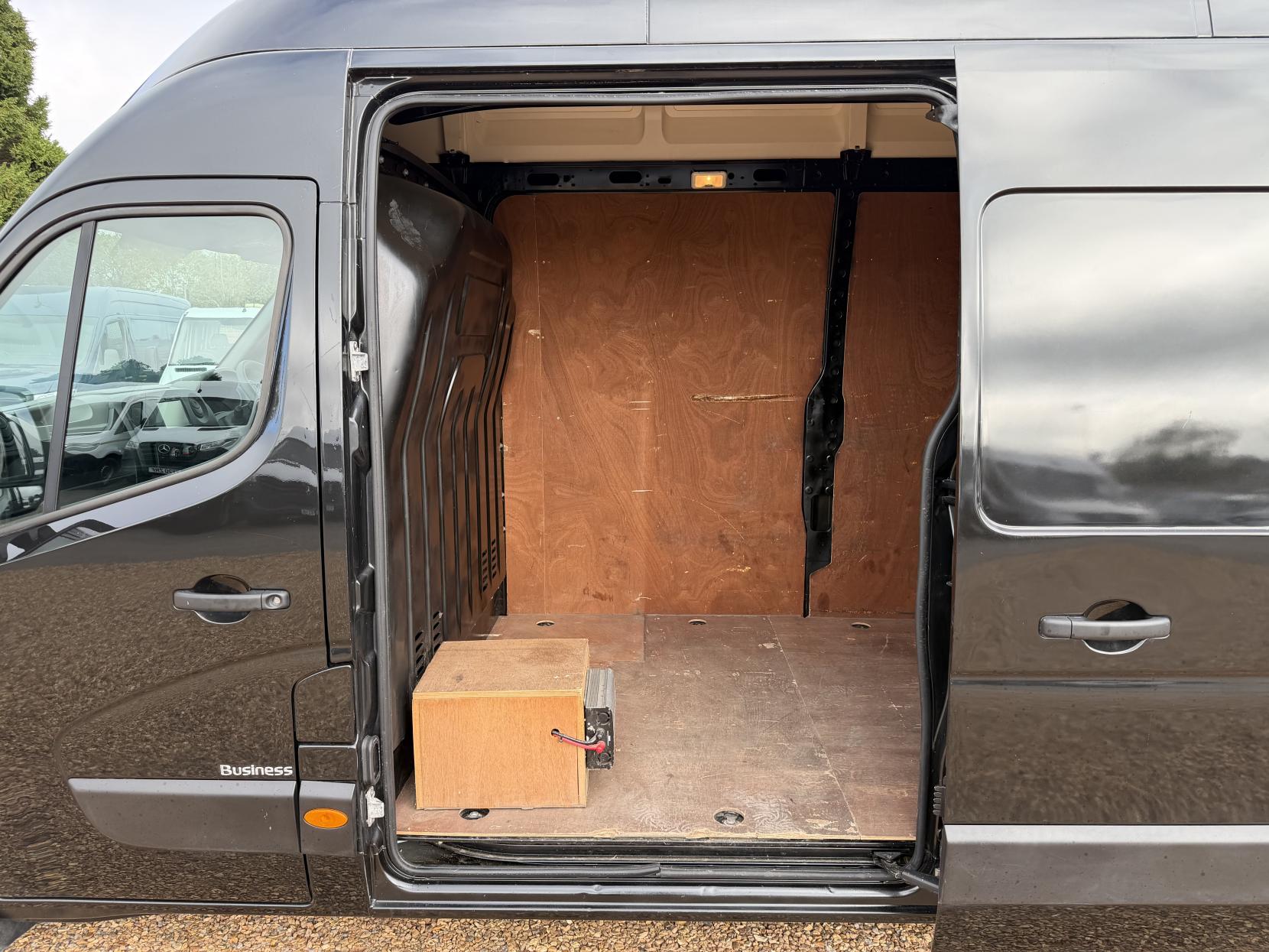 2017 Renault Master 2.3 dCi 35 Business Panel Van 5dr Diesel Manual FWD LWB High Roof Euro 6 (130 ps) - Thumbnail 28