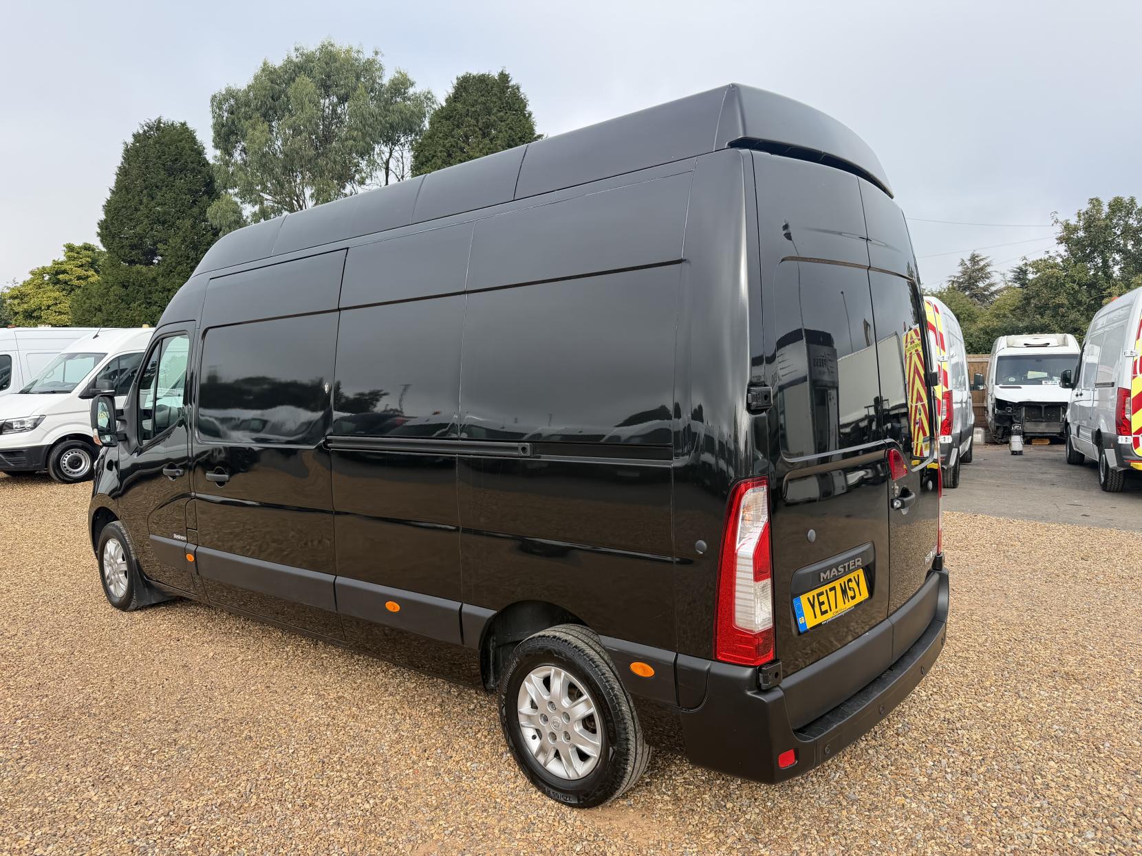 2017 Renault Master 2.3 dCi 35 Business Panel Van 5dr Diesel Manual FWD LWB High Roof Euro 6 (130 ps) - Thumbnail 6