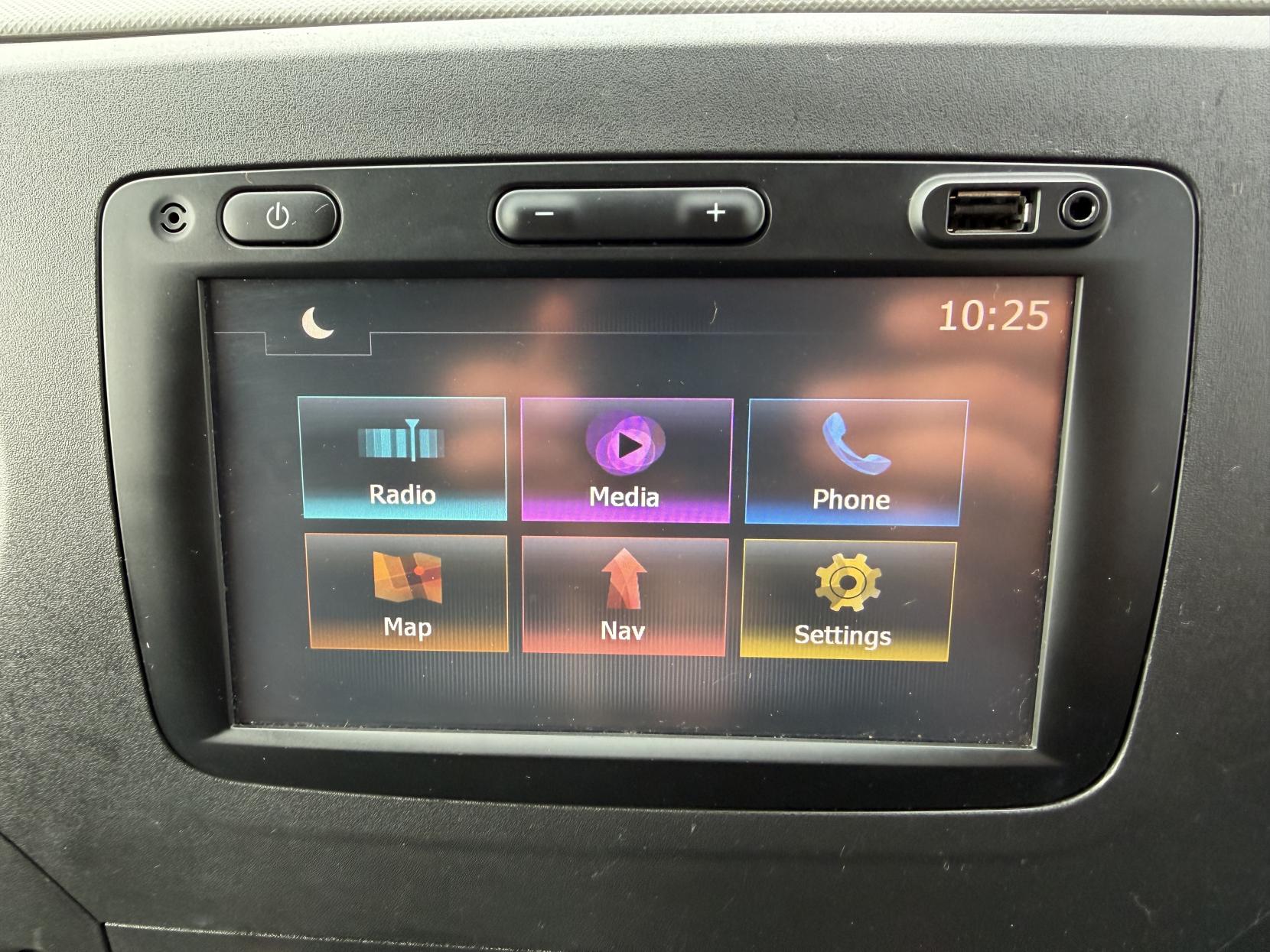 2017 Renault Master 2.3 dCi 35 Business Panel Van 5dr Diesel Manual FWD LWB High Roof Euro 6 (130 ps) - Thumbnail 18