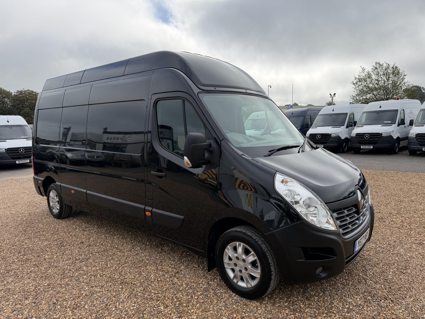 2017 Renault Master 2.3 dCi 35 Business Panel Van 5dr Diesel Manual FWD LWB High Roof Euro 6 (130 ps) - Thumbnail 9