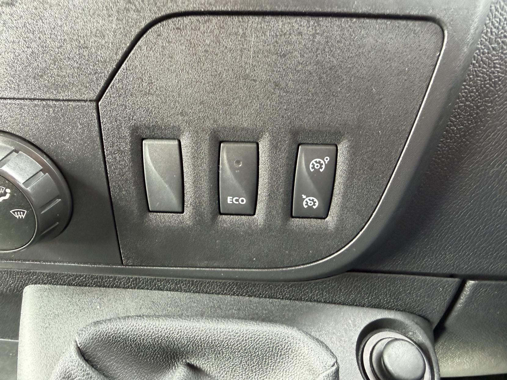 2017 Renault Master 2.3 dCi 35 Business Panel Van 5dr Diesel Manual FWD LWB High Roof Euro 6 (130 ps) - Thumbnail 15