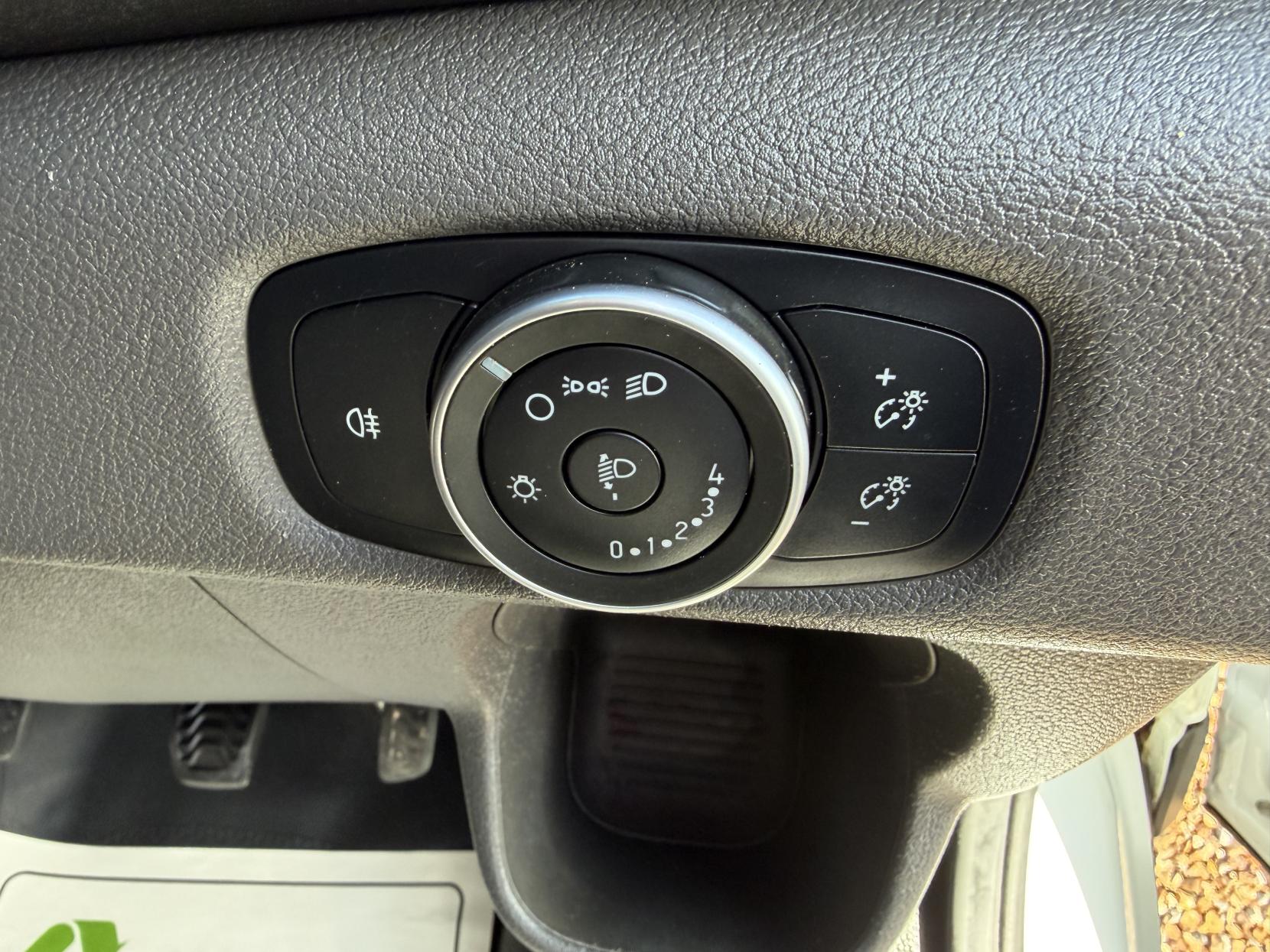 Ford Transit 2.0 350 EcoBlue Leader Panel Van 5dr Diesel Manual RWD L2 H3 Euro 6 (s/s) (130 ps)