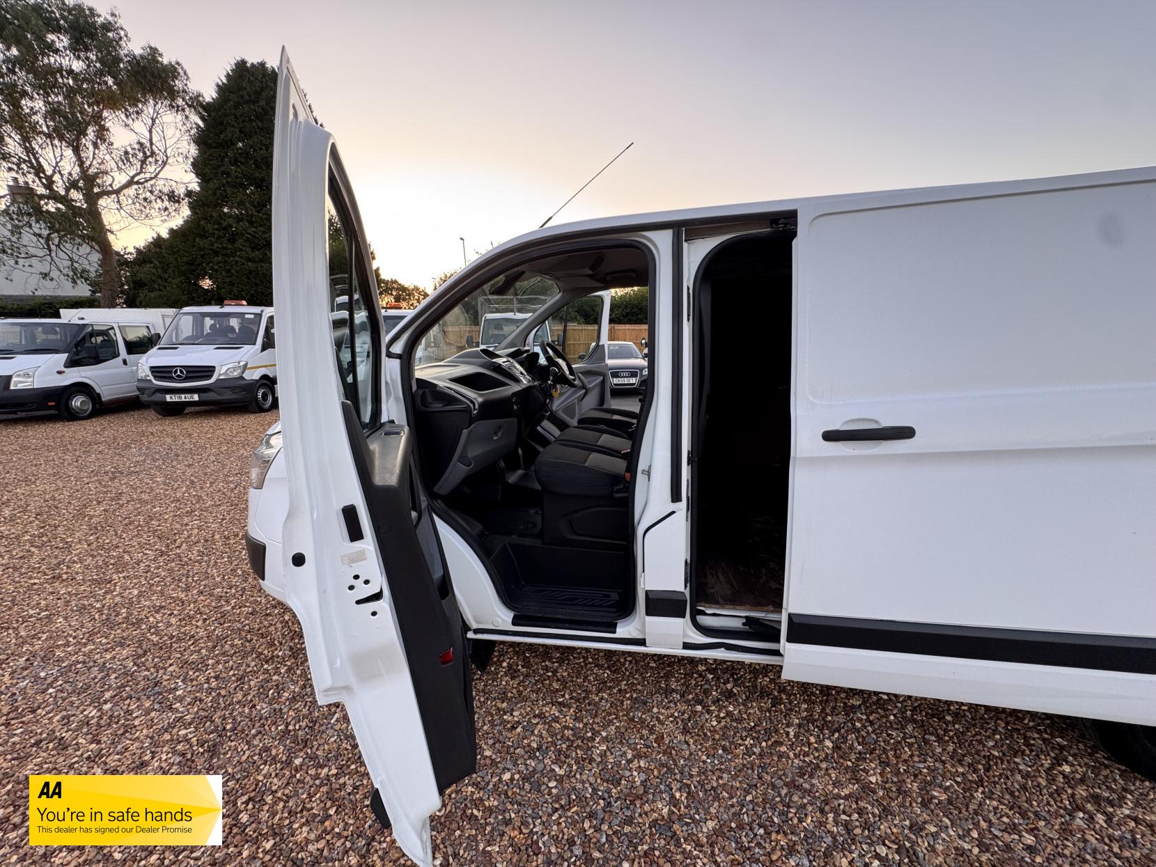 Ford Transit Custom 2.2 TDCi 290 Trend Combi Van 5dr Diesel Manual L2 H1 (191 g/km, 98 bhp)