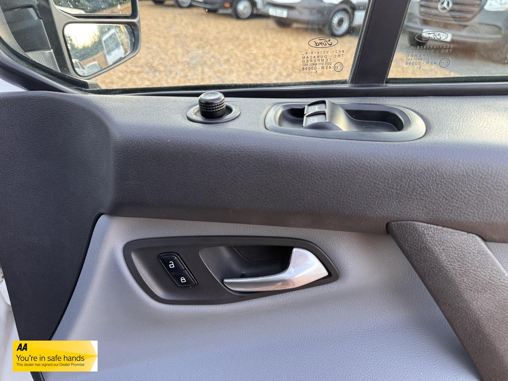 Ford Transit Custom 2.2 TDCi 290 Trend Combi Van 5dr Diesel Manual L2 H1 (191 g/km, 98 bhp)