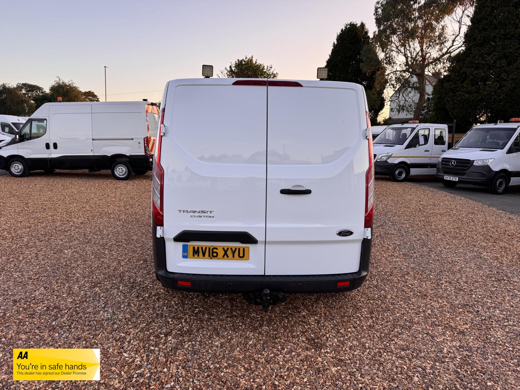 Ford Transit Custom 2.2 TDCi 290 Trend Combi Van 5dr Diesel Manual L2 H1 (191 g/km, 98 bhp)