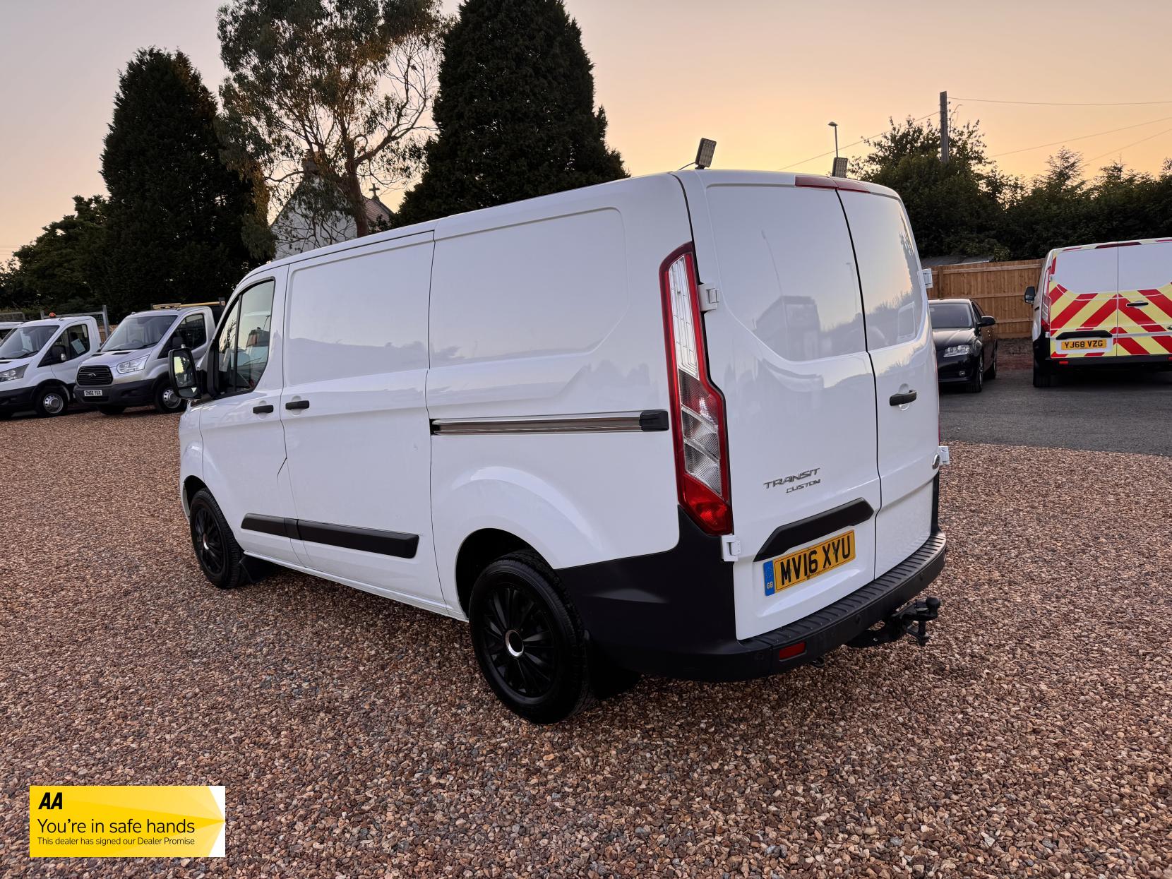 Ford Transit Custom 2.2 TDCi 290 Trend Combi Van 5dr Diesel Manual L2 H1 (191 g/km, 98 bhp)