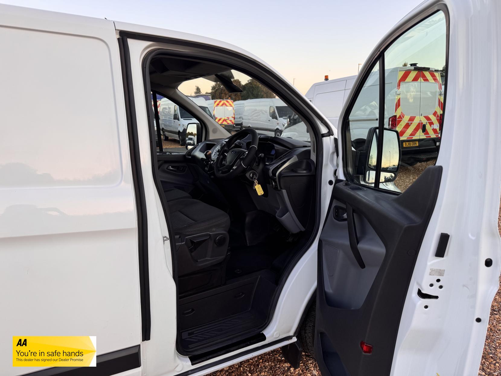 Ford Transit Custom 2.2 TDCi 290 Trend Combi Van 5dr Diesel Manual L2 H1 (191 g/km, 98 bhp)