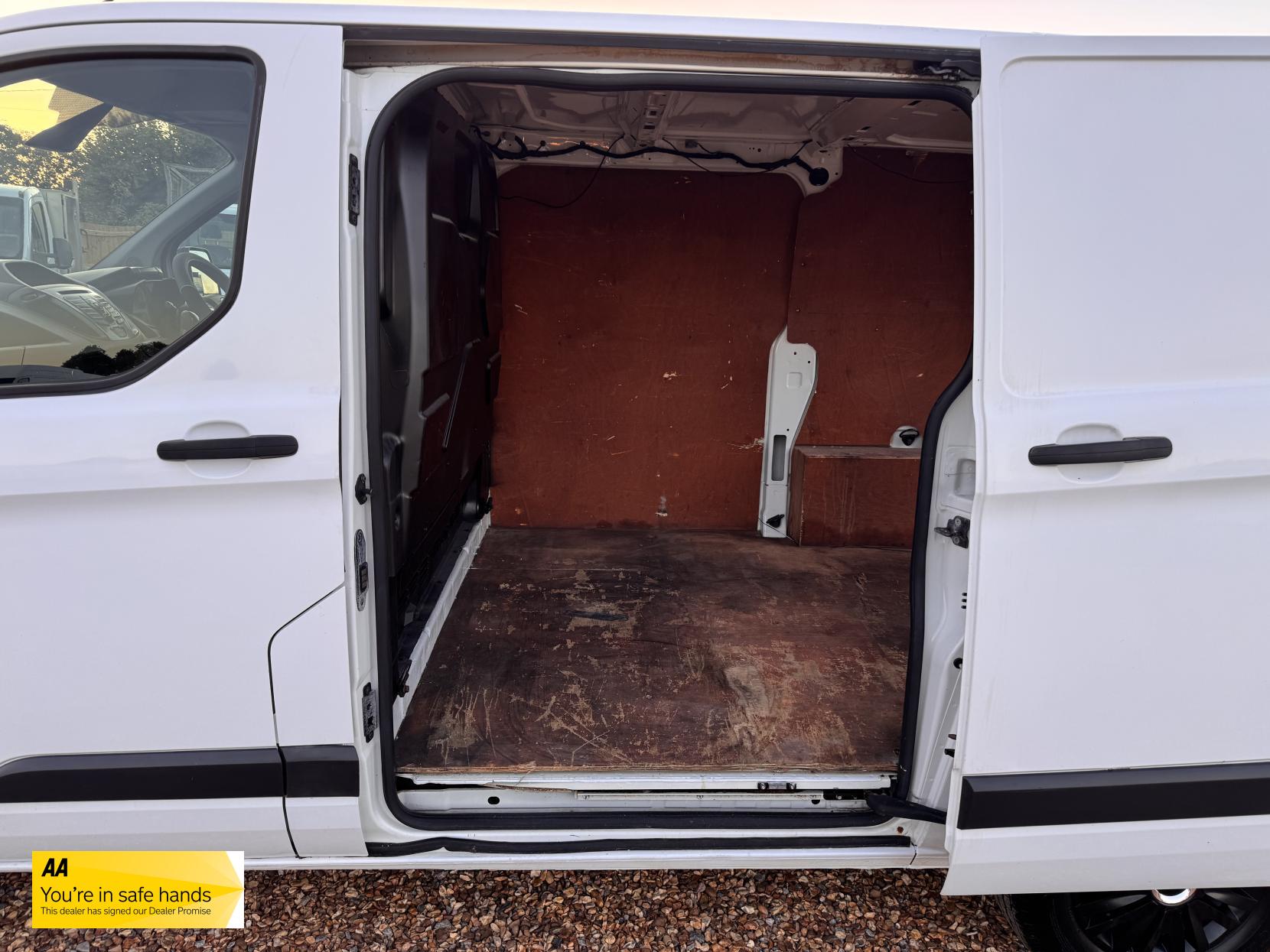 Ford Transit Custom 2.2 TDCi 290 Trend Combi Van 5dr Diesel Manual L2 H1 (191 g/km, 98 bhp)